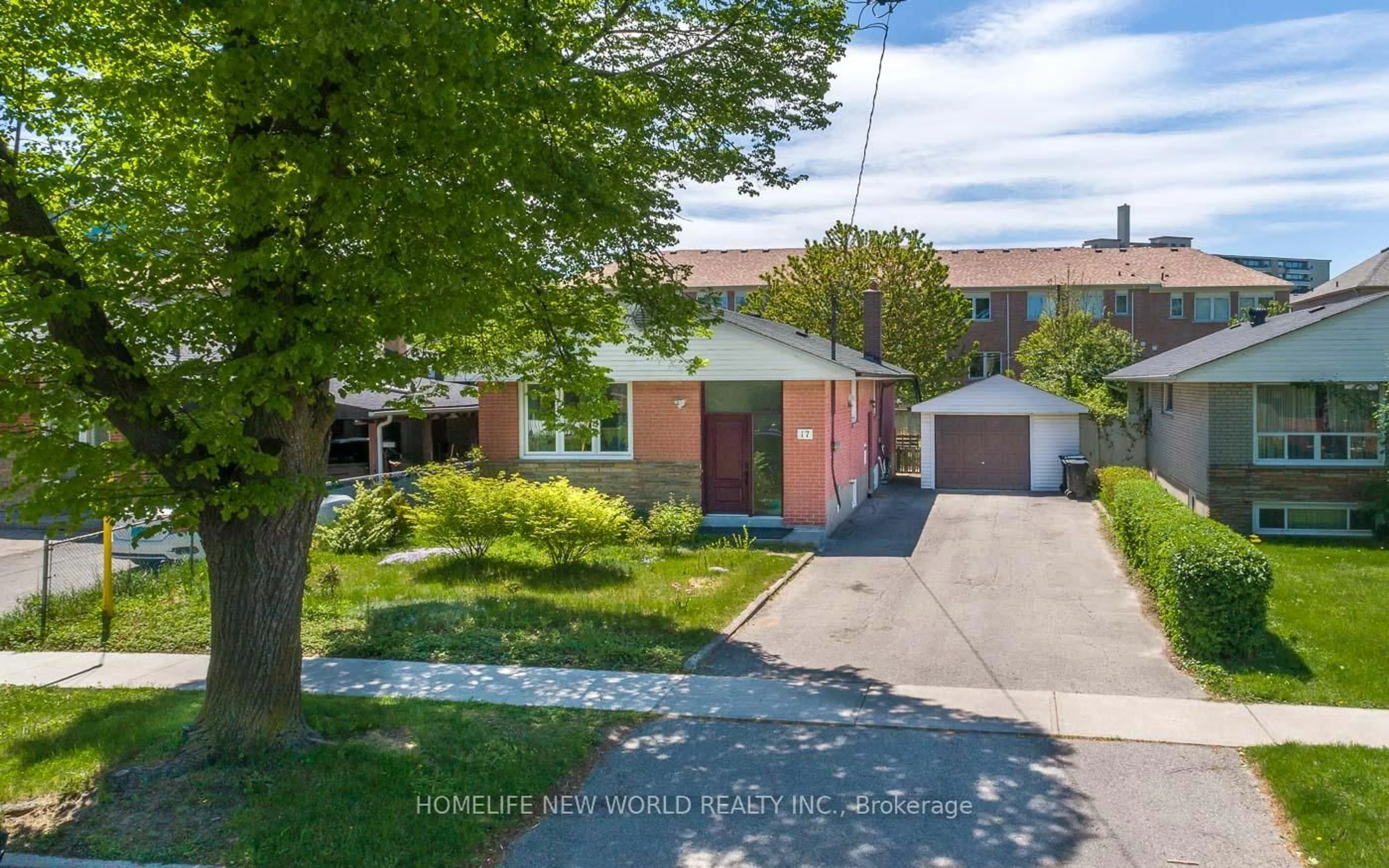 A pic from outside/outdoor area/front of a property/back of a property/a pic from drone, street for 17 Savarin St, Toronto Ontario M1J 1Z7