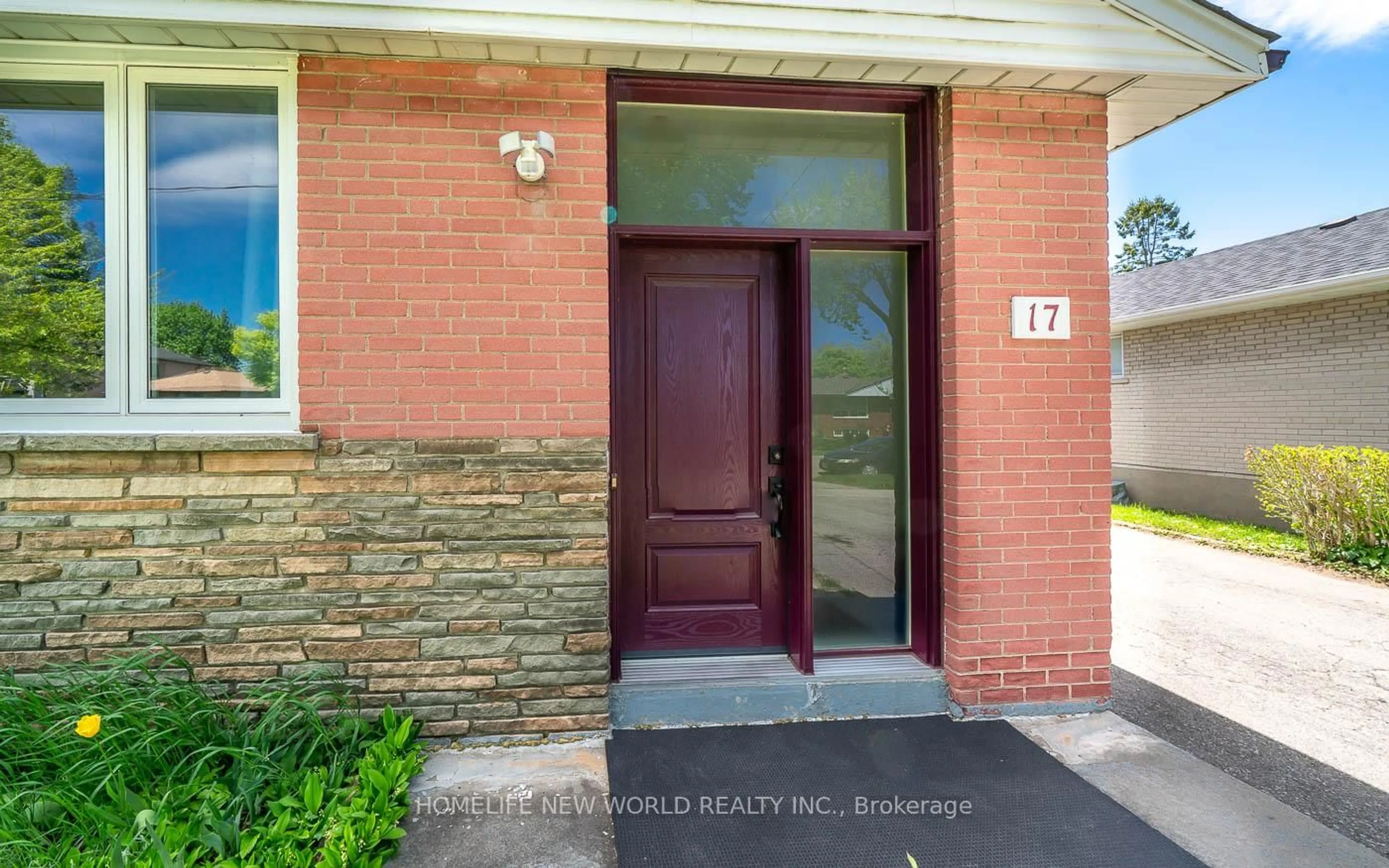 Indoor entryway for 17 Savarin St, Toronto Ontario M1J 1Z7