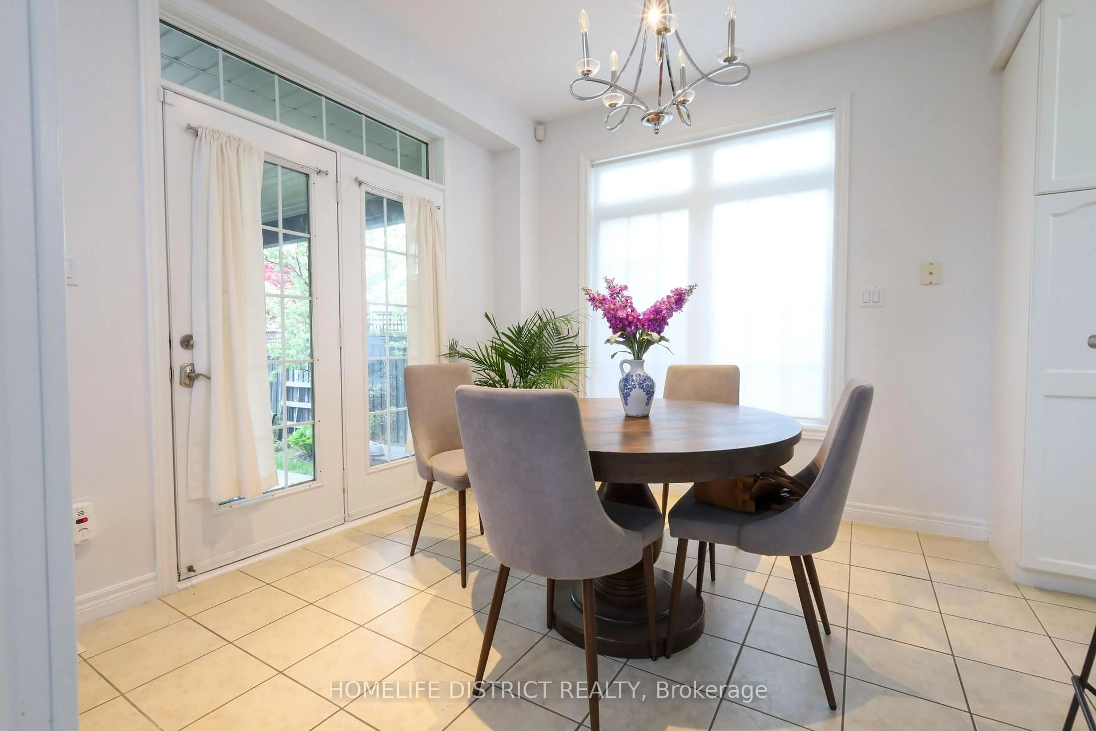 Dining room, ceramic/tile floor for 847 Greenleaf Circ, Oshawa Ontario L1K 2W7