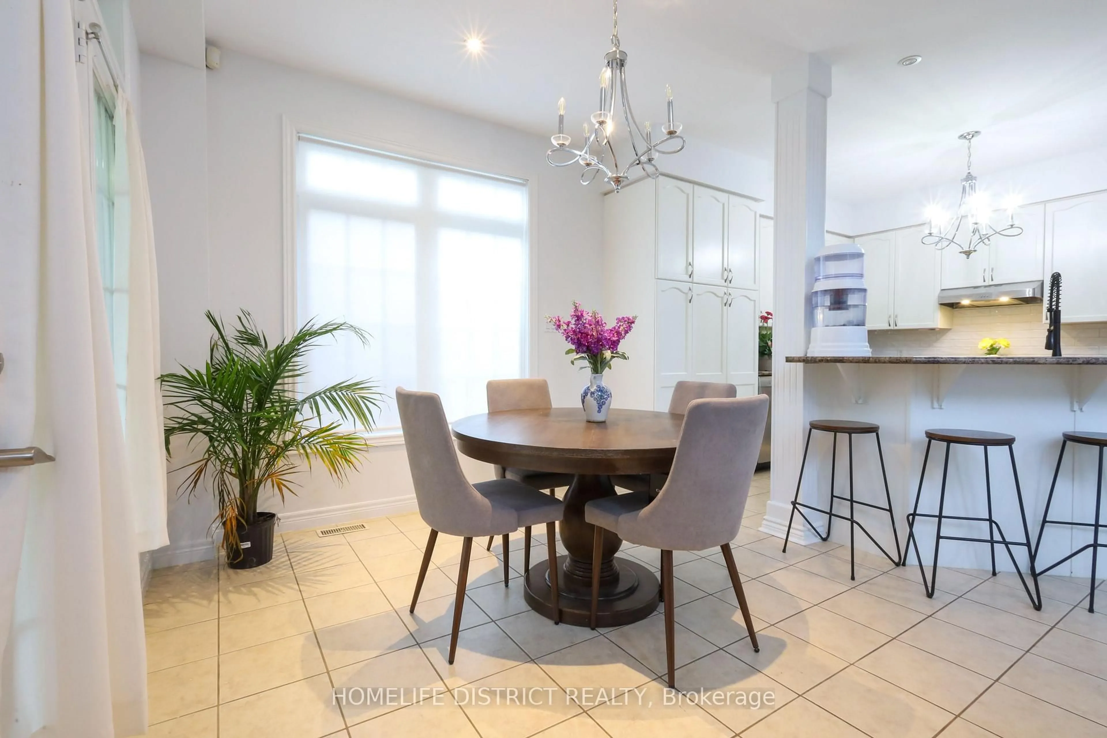 Dining room, ceramic/tile floor for 847 Greenleaf Circ, Oshawa Ontario L1K 2W7
