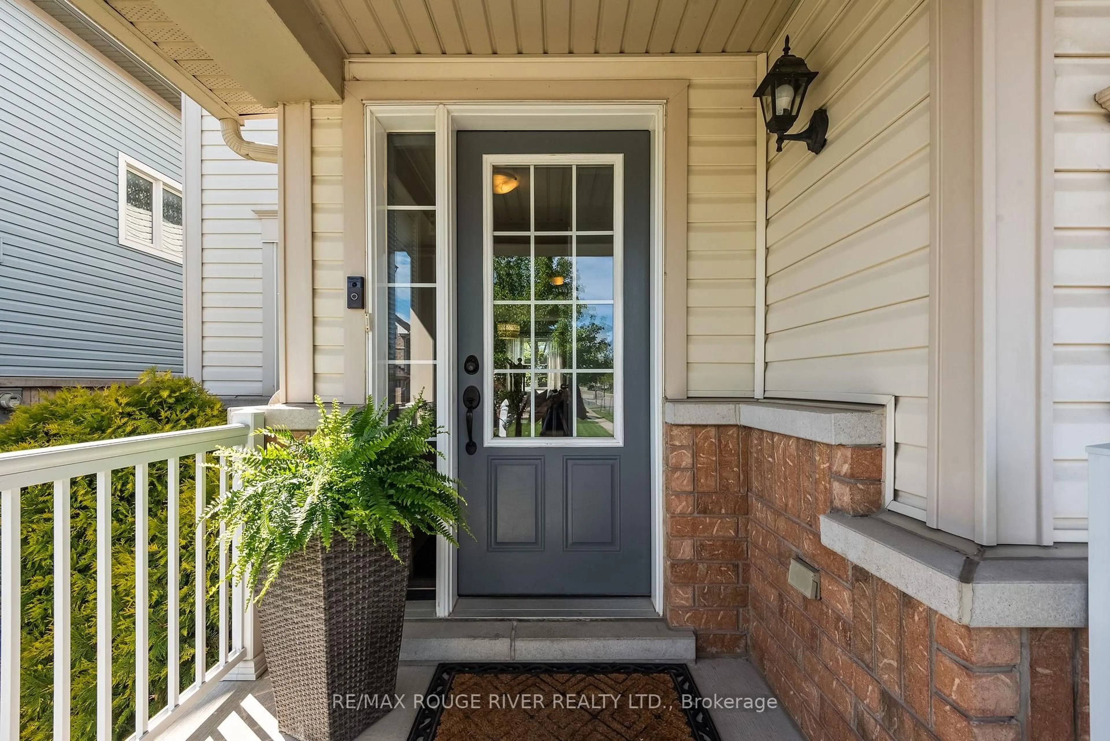 Indoor entryway for 20 Gallimere Crt, Whitby Ontario L1N 0J5