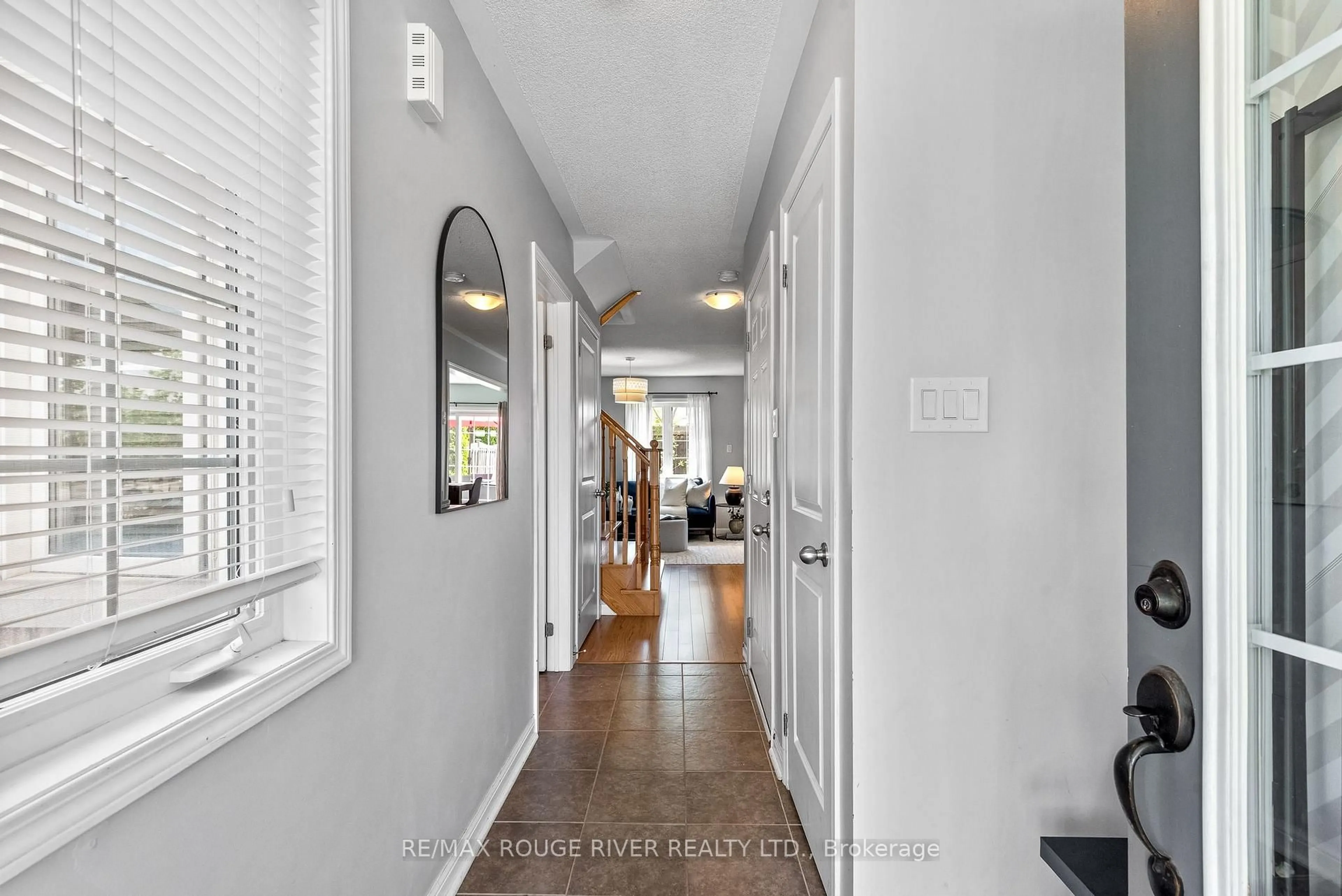 Indoor entryway for 20 Gallimere Crt, Whitby Ontario L1N 0J5