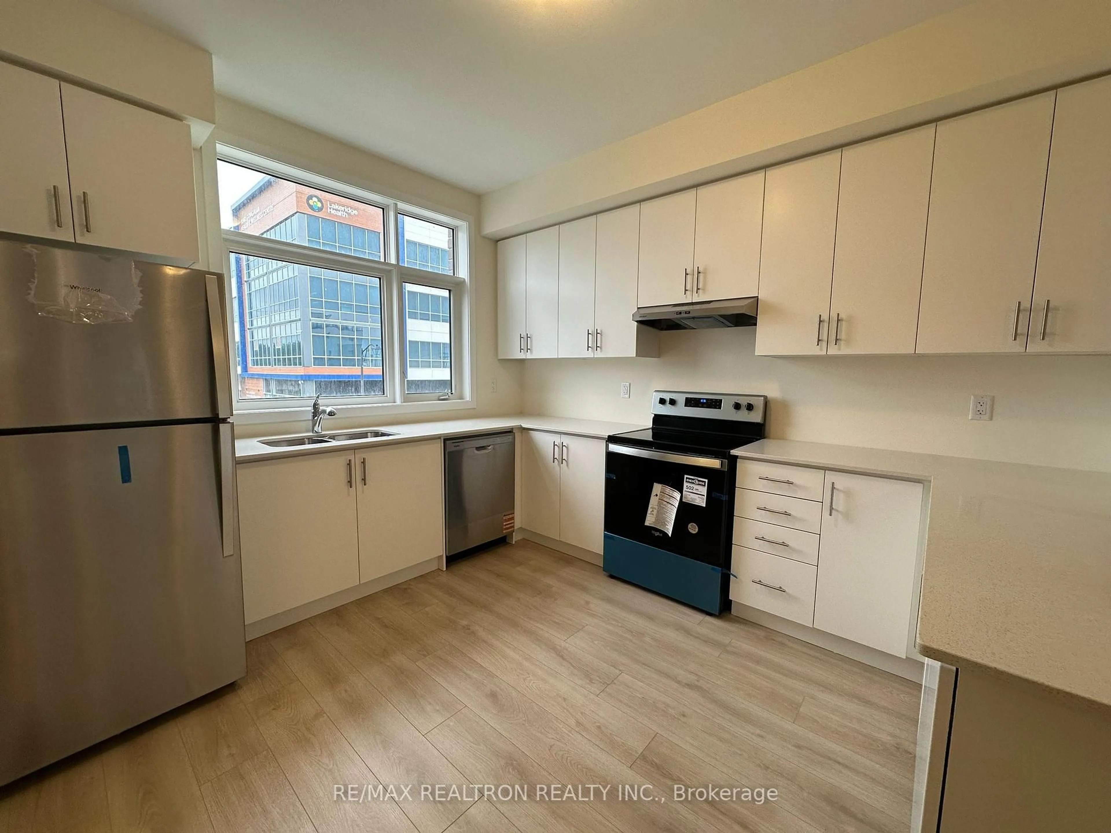 Standard kitchen, unknown for 1695 Dersan St #705, Pickering Ontario L1X 0S8