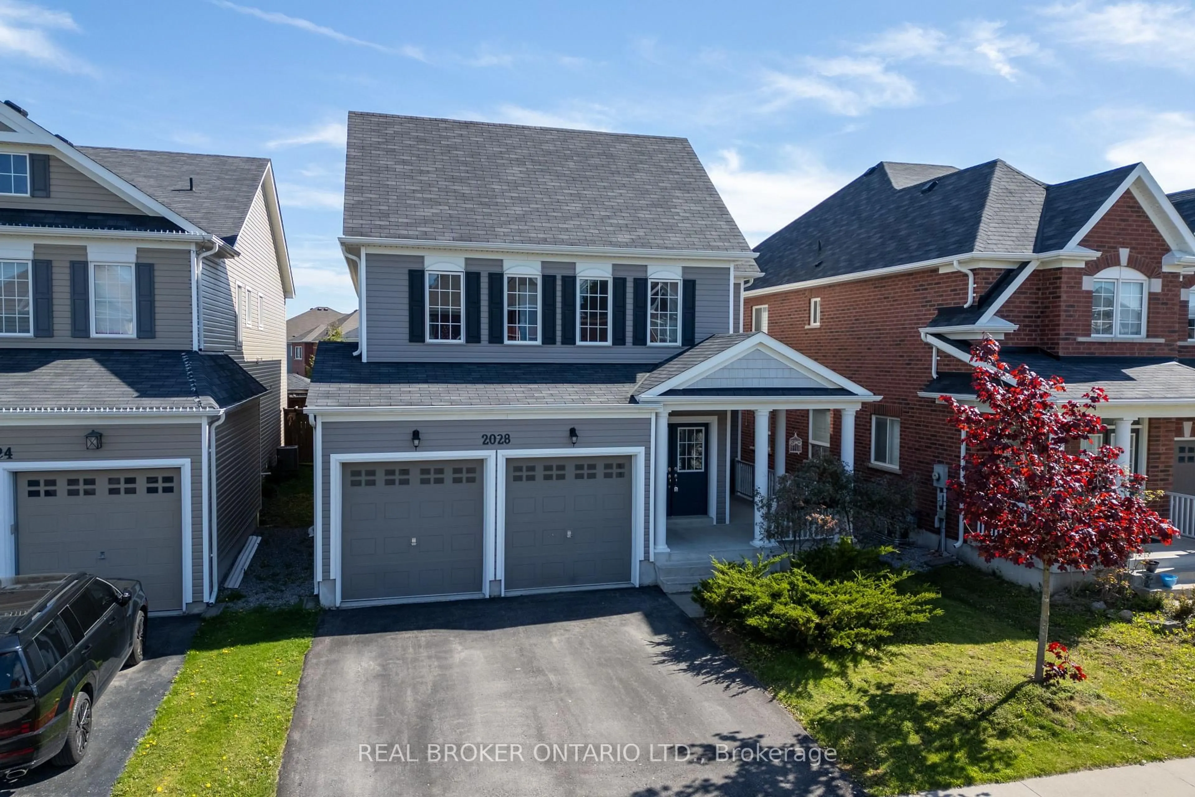 A pic from outside/outdoor area/front of a property/back of a property/a pic from drone, street for 2028 Hunking Dr, Oshawa Ontario L1K 0V3