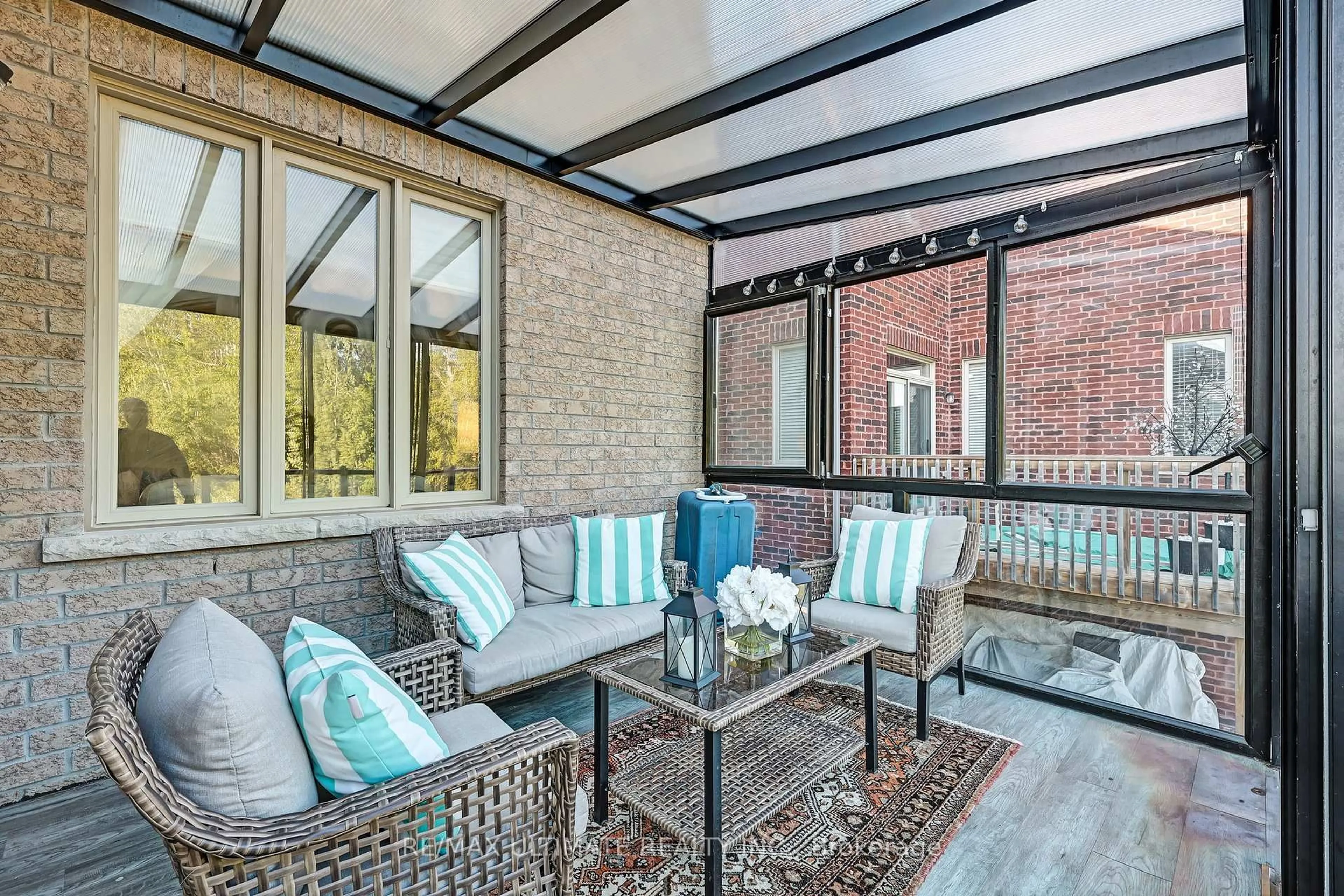 Patio, street for 42 Donwoods Cres, Whitby Ontario L1R 0N1