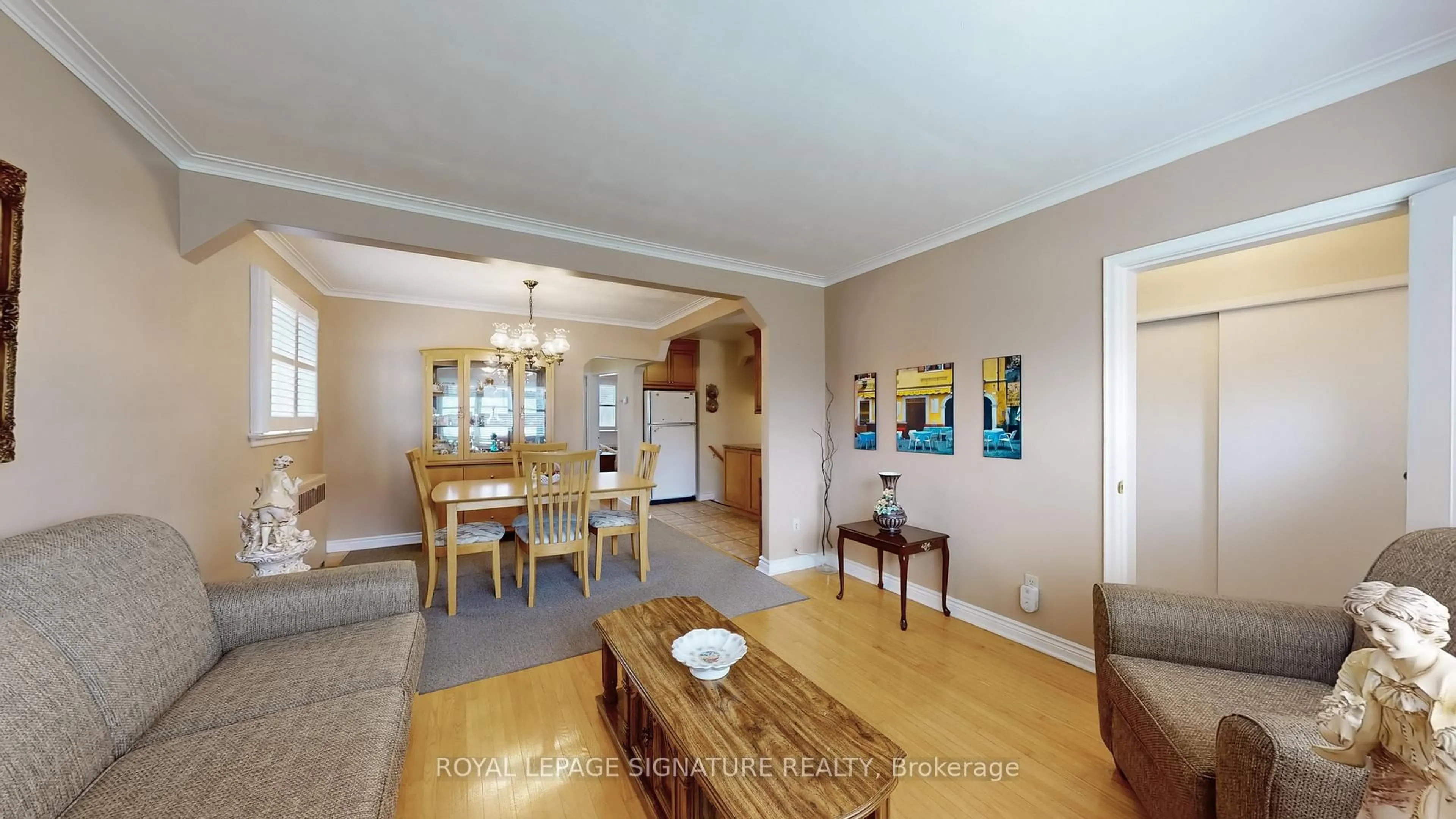 Dining room, wood/laminate floor for 102 Murray Glen Dr, Toronto Ontario M1R 3K2