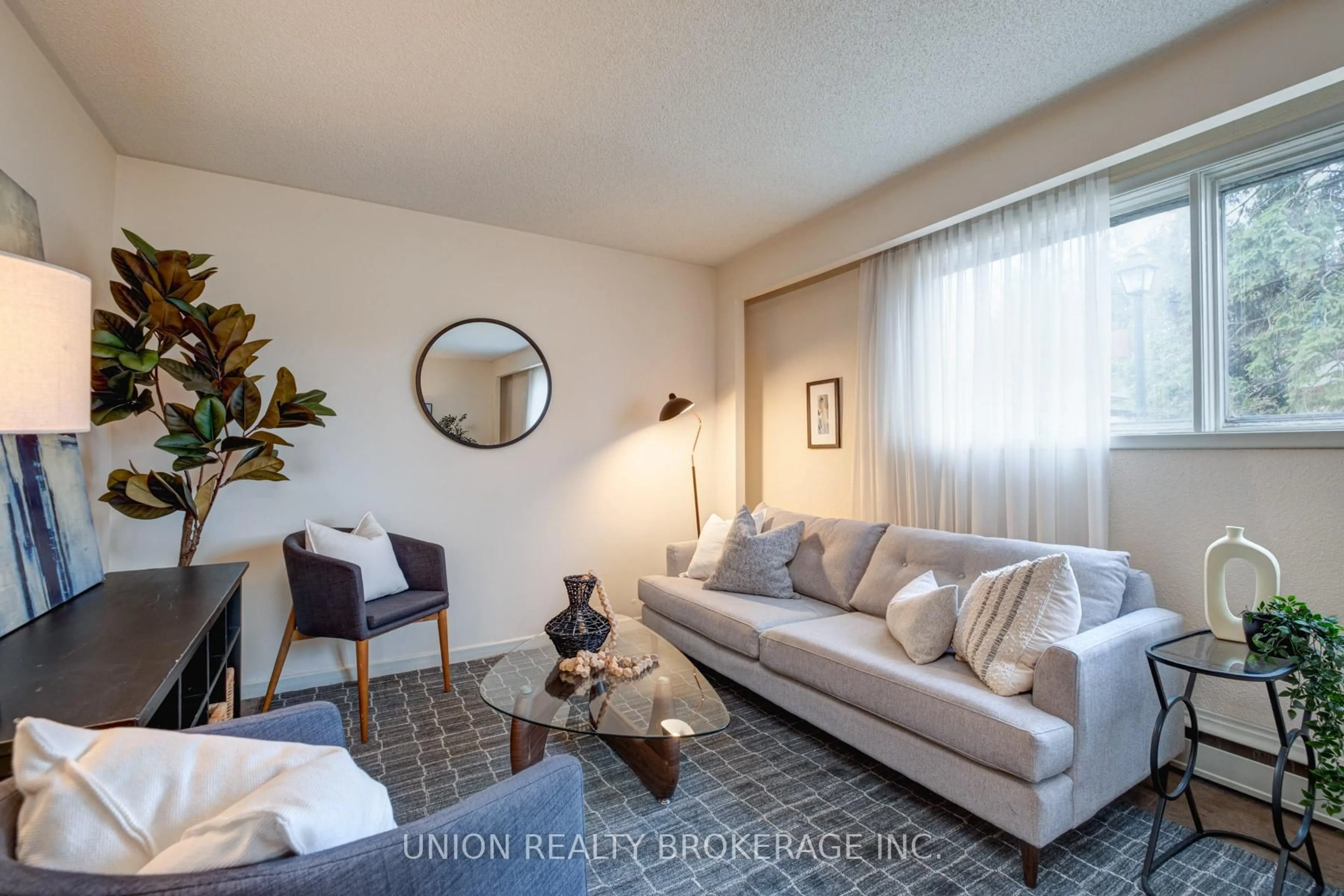 Living room with furniture, unknown for 54 Oakridge Dr, Toronto Ontario M1M 2A4
