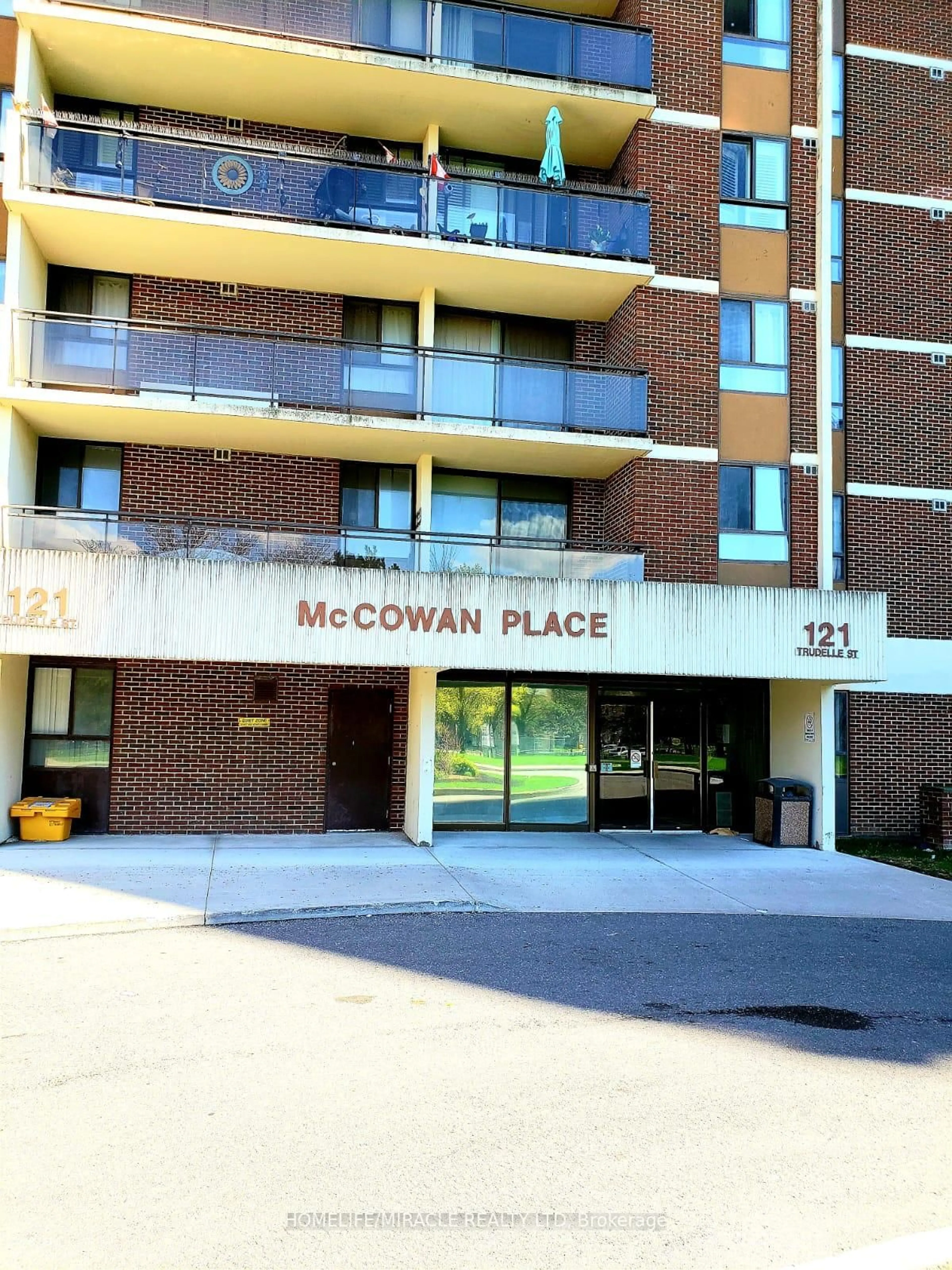 Indoor foyer for 121 Trudelle St #814, Toronto Ontario M1J 3K4