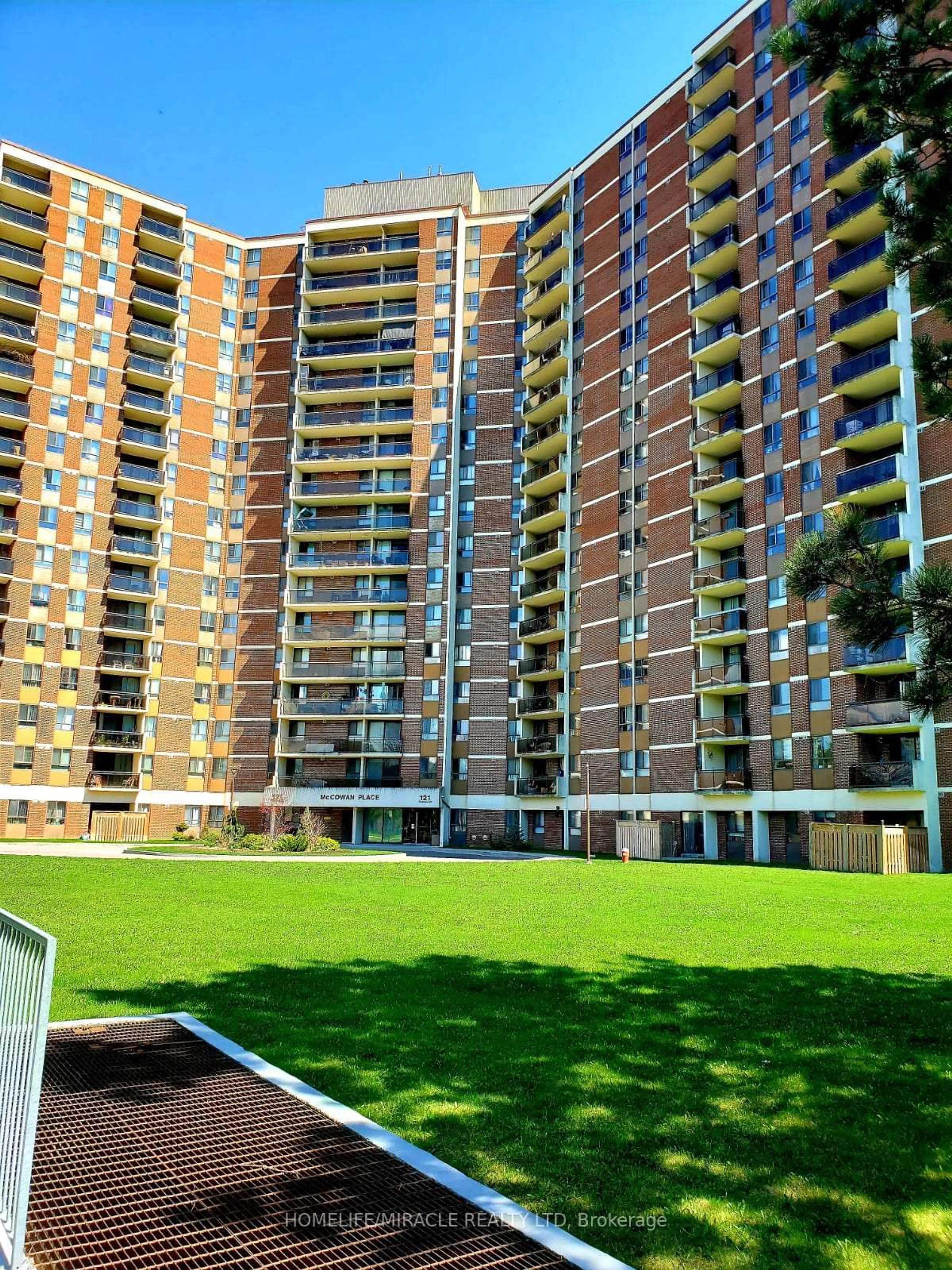 A pic from outside/outdoor area/front of a property/back of a property/a pic from drone, city buildings view from balcony for 121 Trudelle St #814, Toronto Ontario M1J 3K4