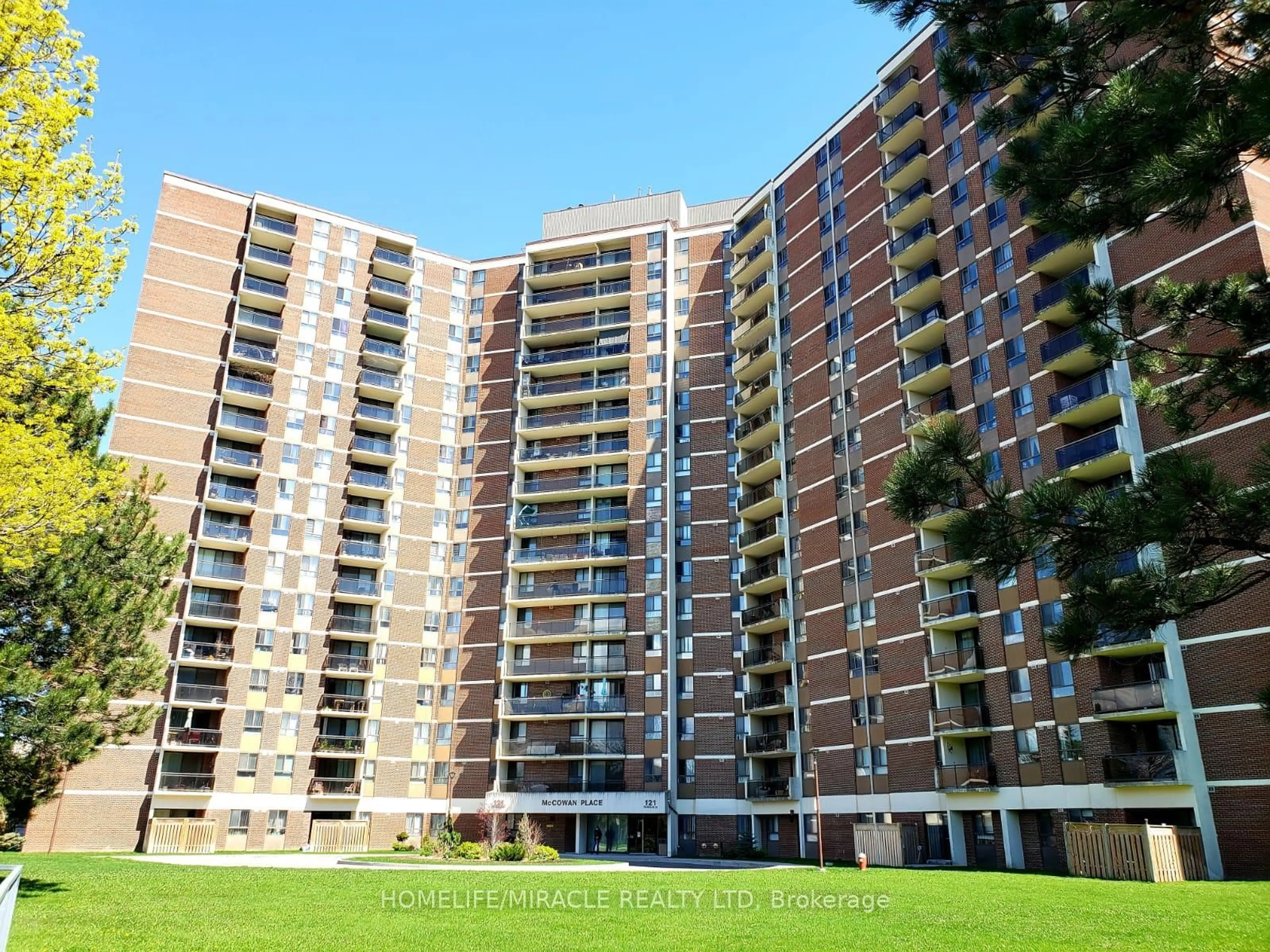 A pic from outside/outdoor area/front of a property/back of a property/a pic from drone, unknown for 121 Trudelle St #814, Toronto Ontario M1J 3K4