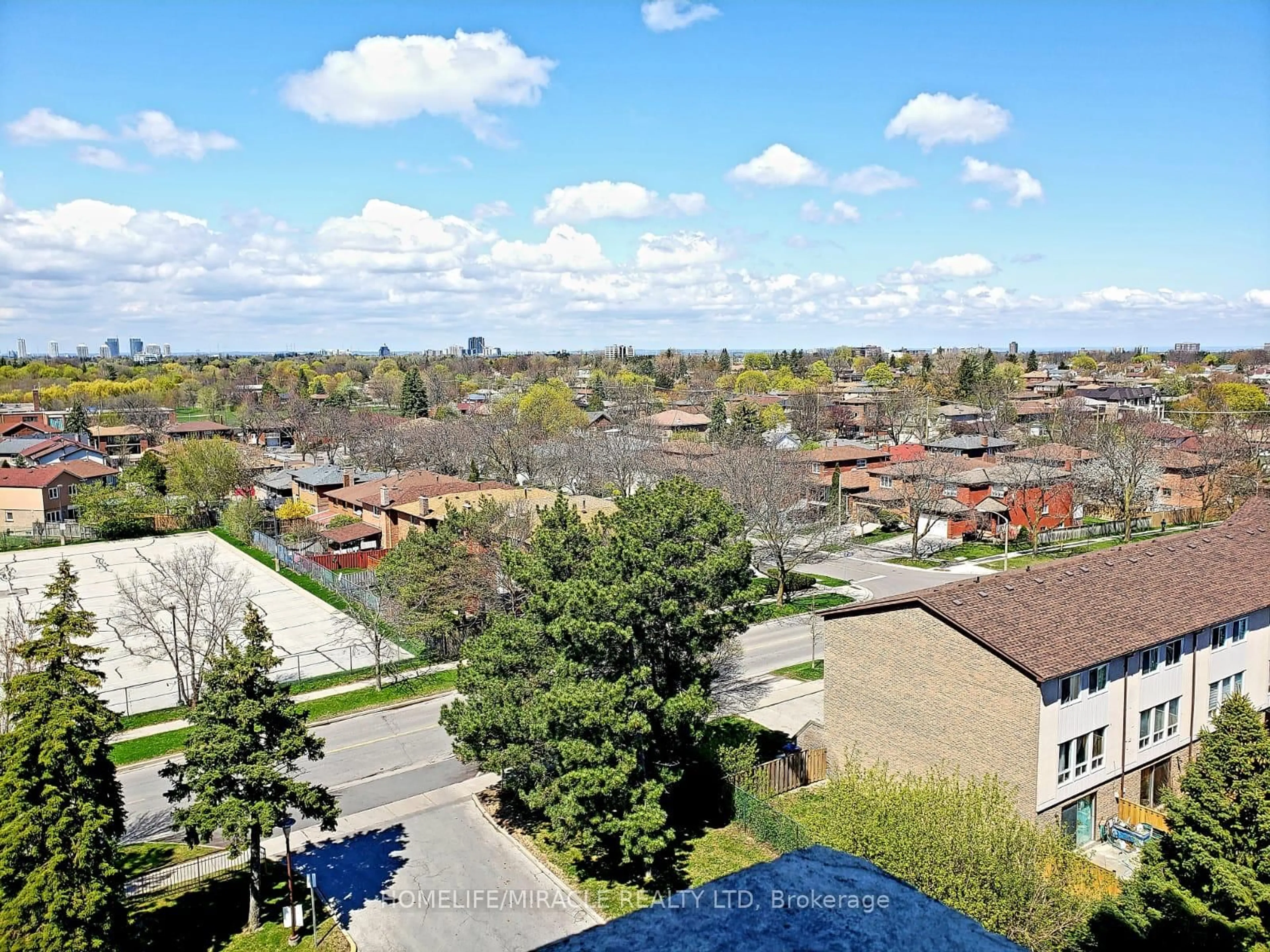 A pic from outside/outdoor area/front of a property/back of a property/a pic from drone, city buildings view from balcony for 121 Trudelle St #814, Toronto Ontario M1J 3K4