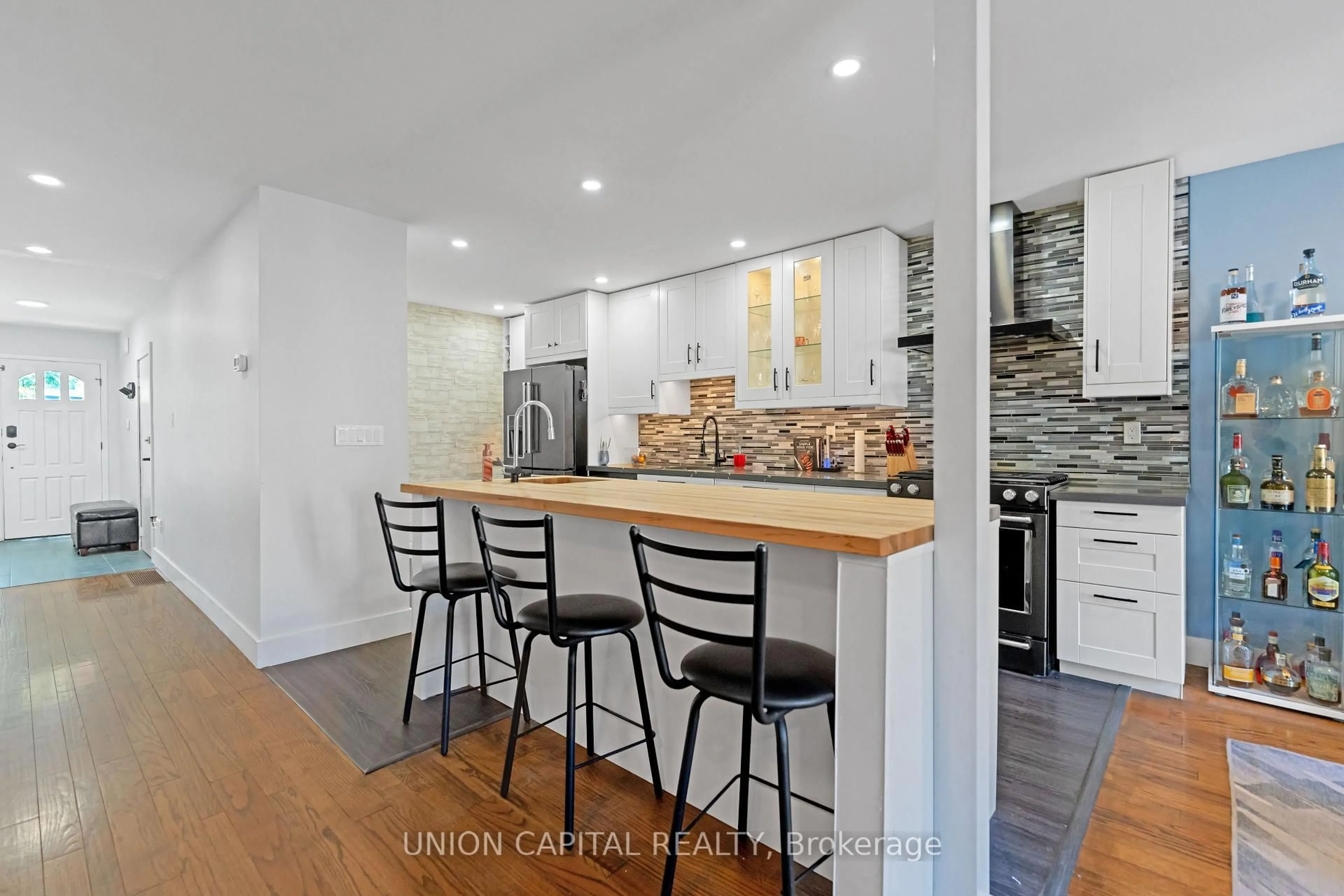 Open concept kitchen, unknown for 1934 Memory Lane, Pickering Ontario L1V 2V1