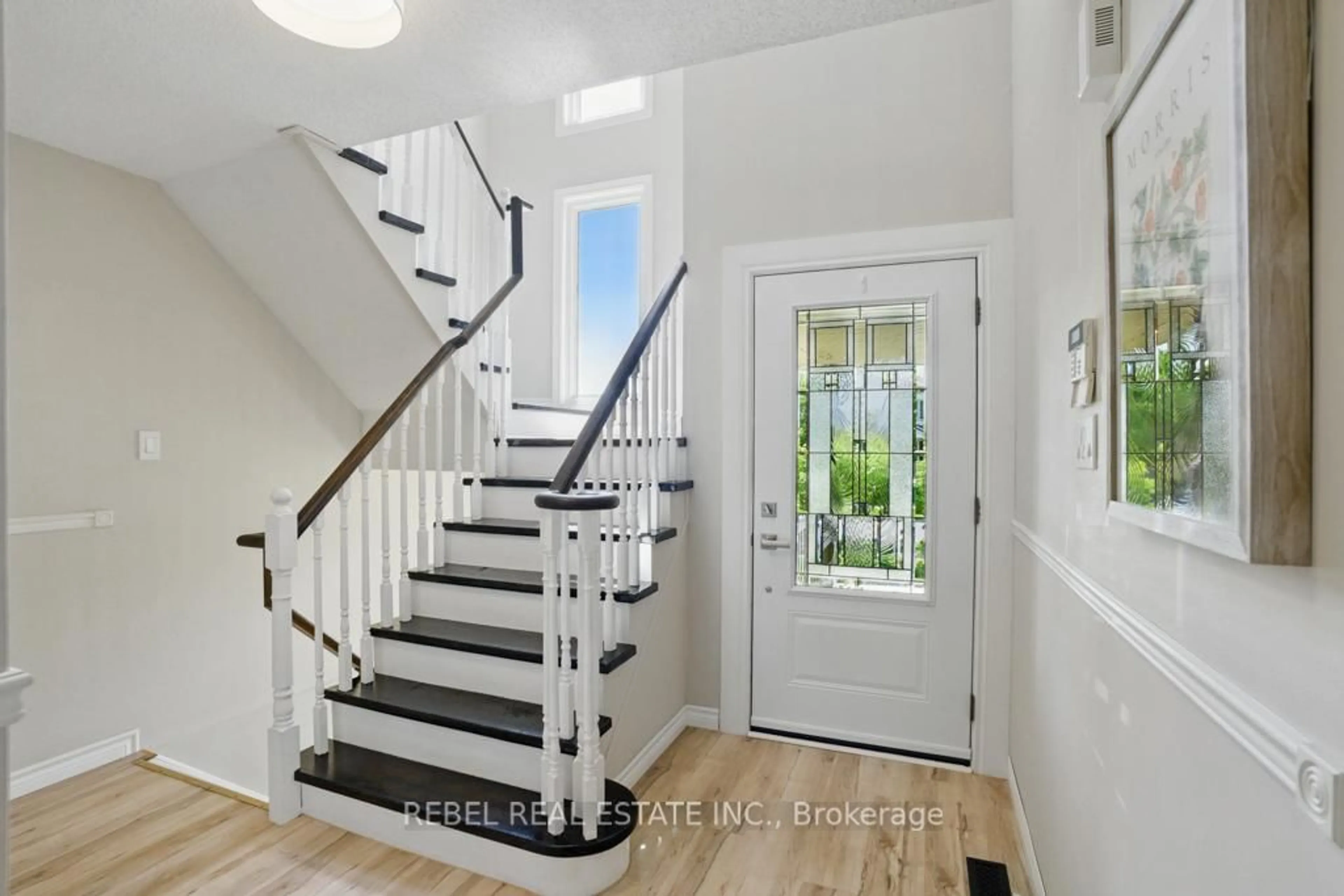 Indoor entryway for 258 Andrew St, Clarington Ontario L1B 1K2