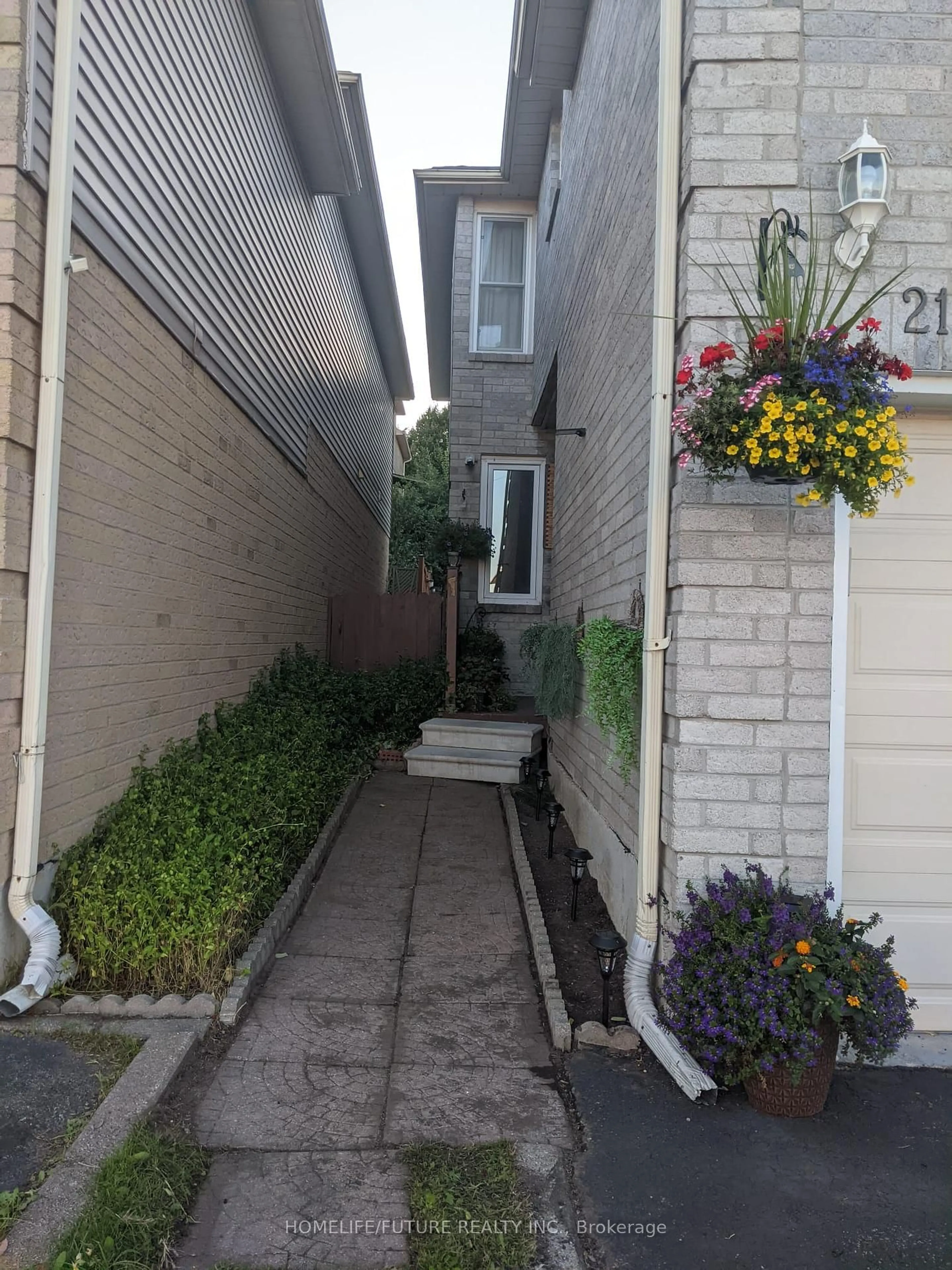 Patio, street for 2144 Denby Dr, Pickering Ontario L1X 1Z2