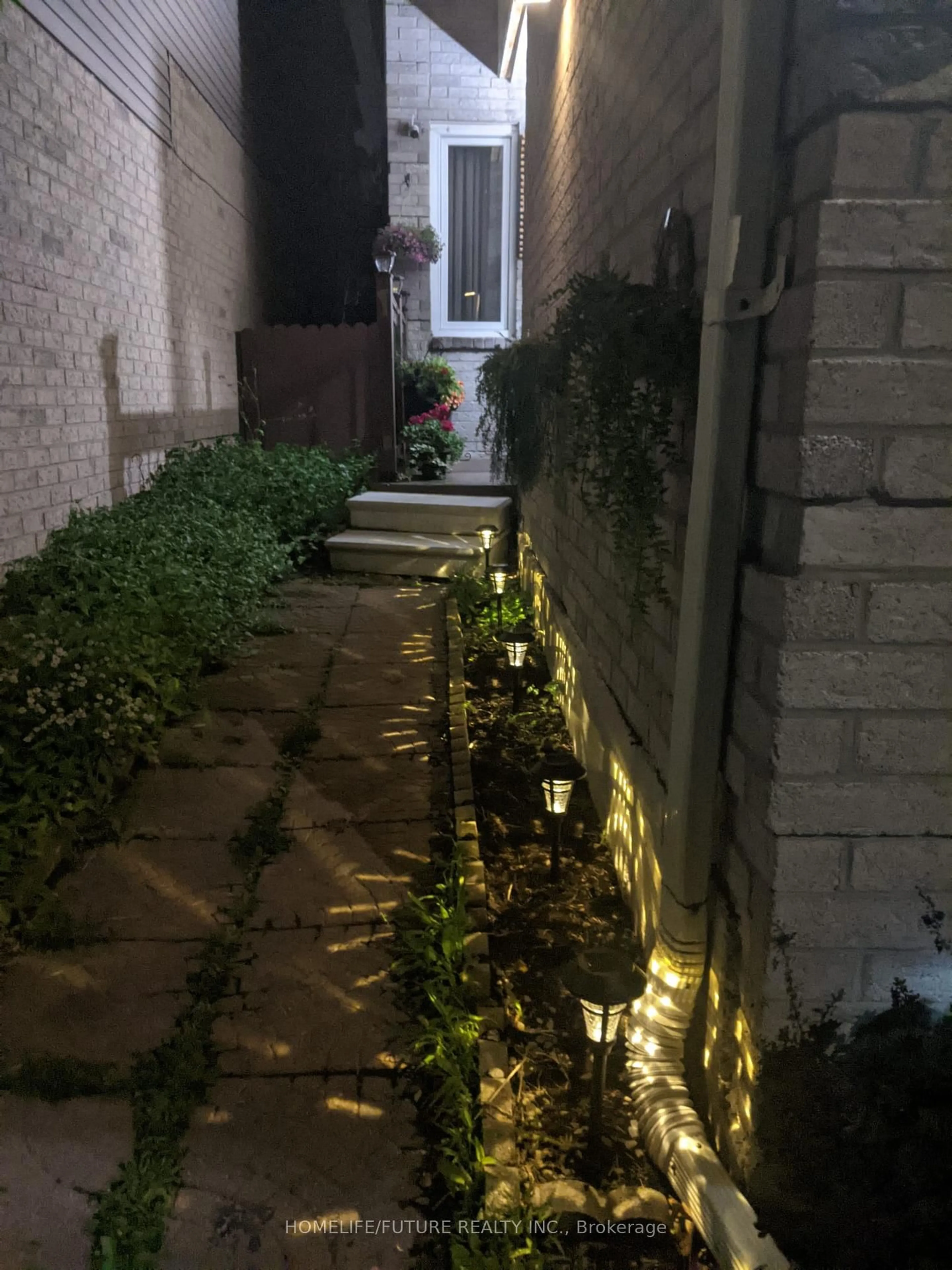 Unknown for 2144 Denby Dr, Pickering Ontario L1X 1Z2