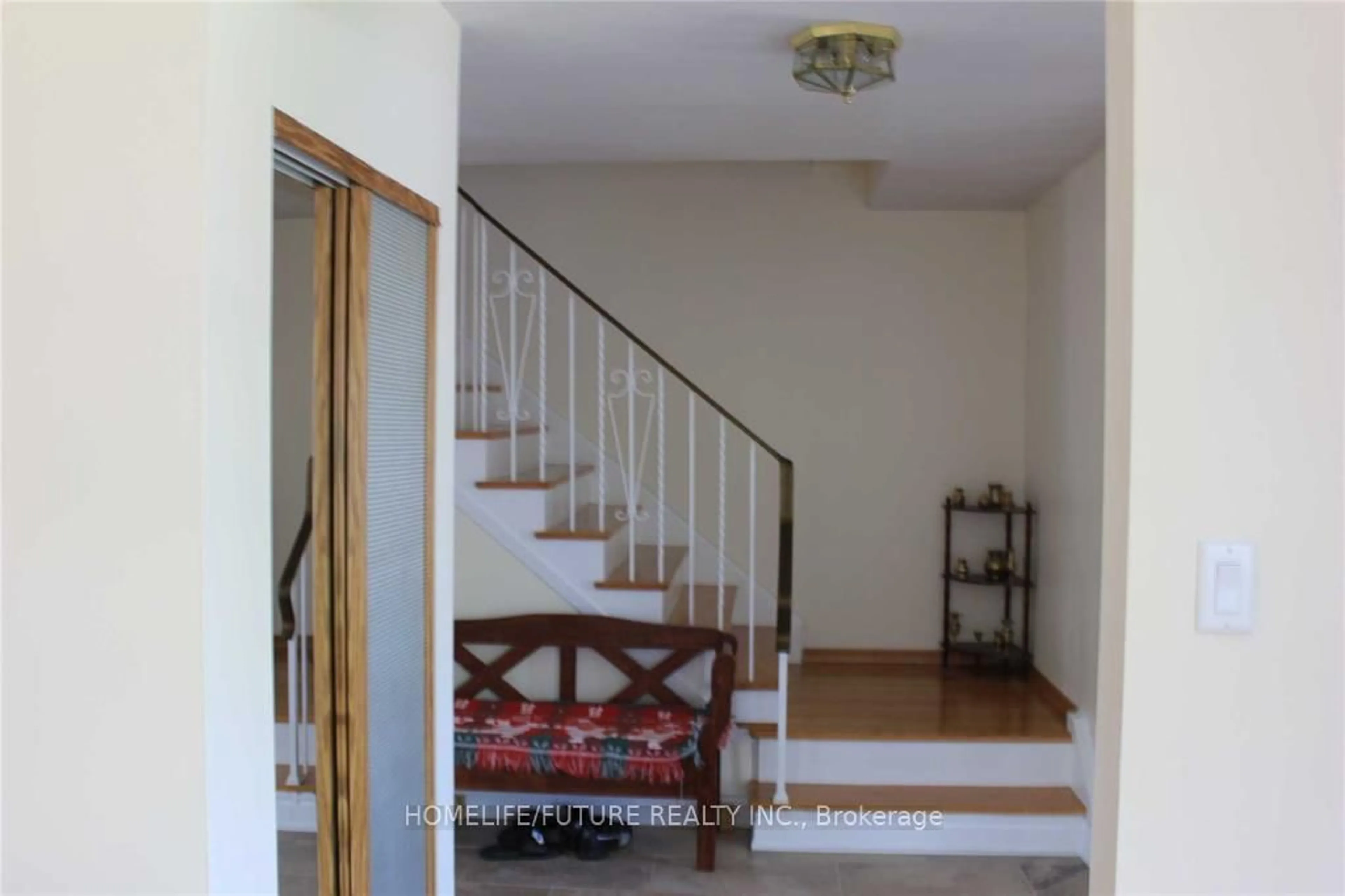 Indoor foyer for 49 Kentish Cres, Toronto Ontario M1S 2Z3