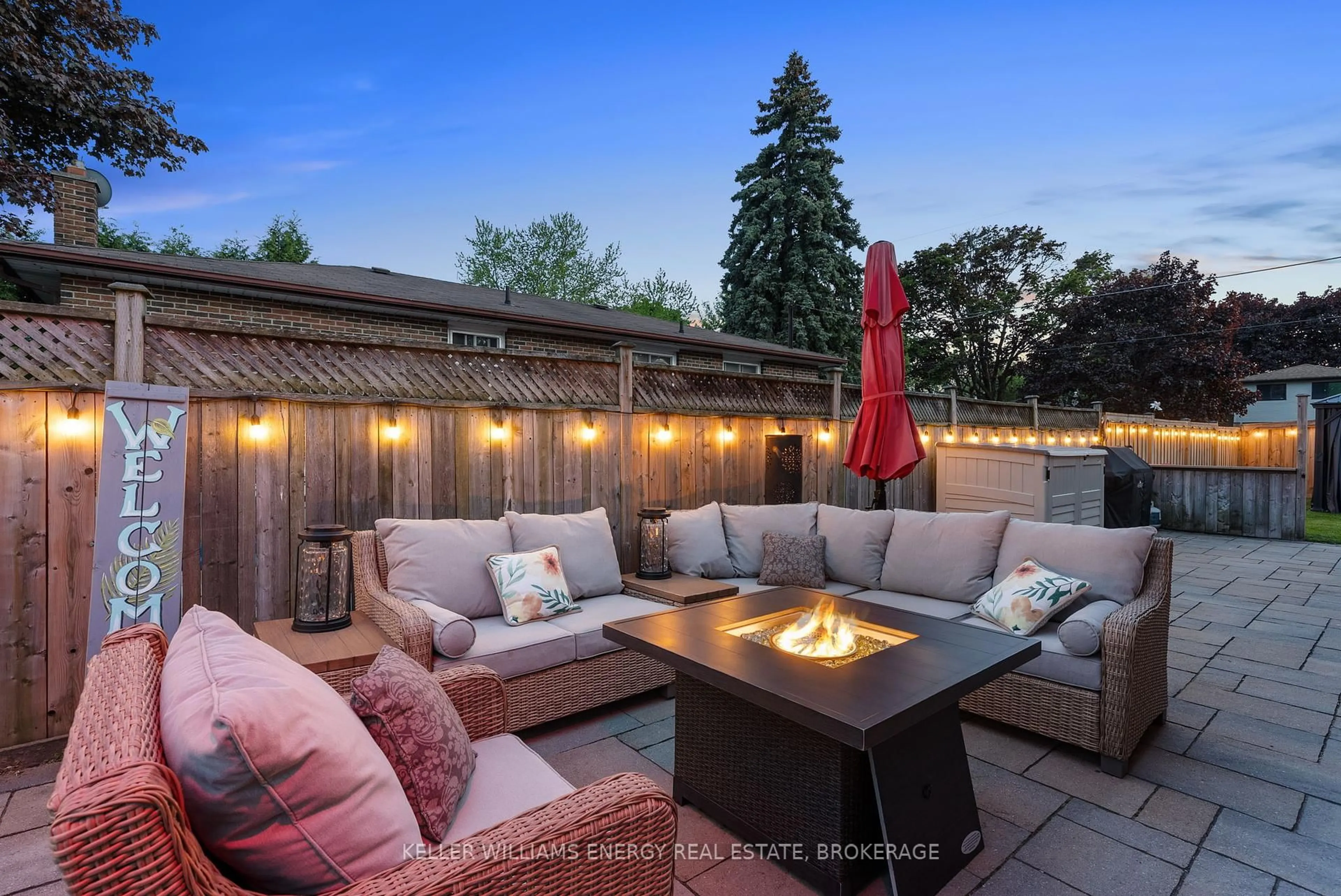 Patio, street for 959 Denise Dr, Oshawa Ontario L1H 2Y1