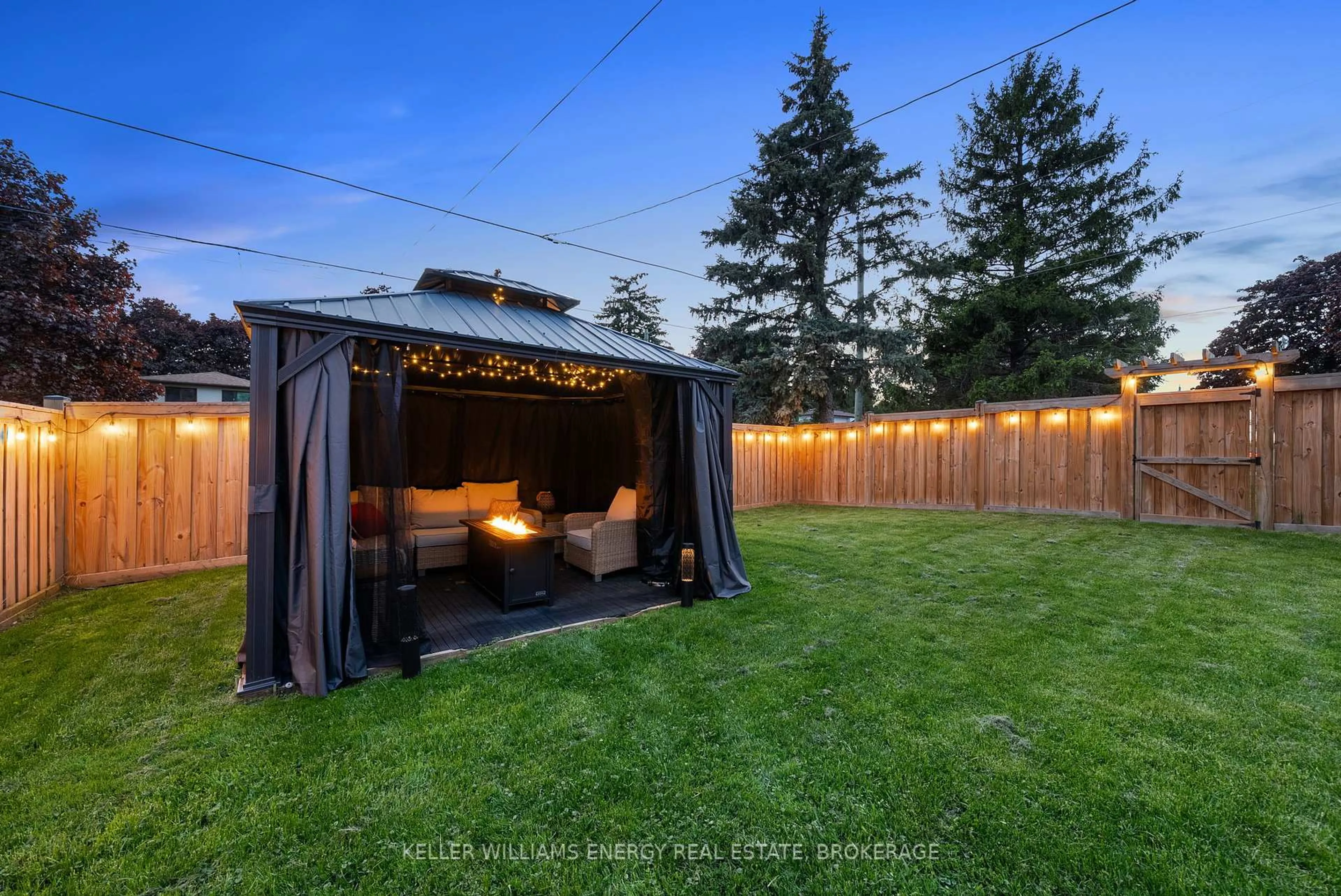 Patio, street for 959 Denise Dr, Oshawa Ontario L1H 2Y1