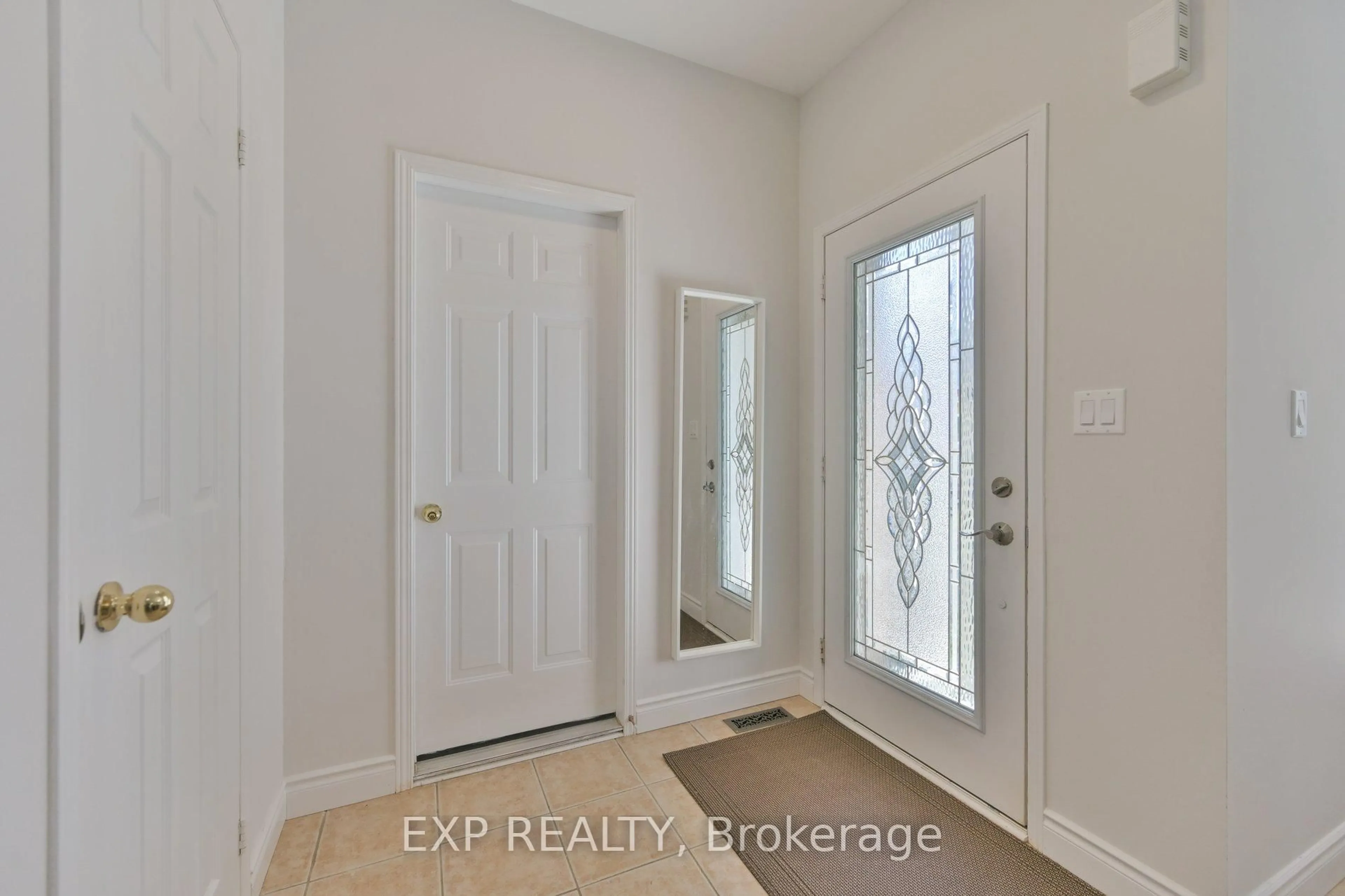 Indoor entryway for 25 Wharfside Lane, Toronto Ontario M1C 5K8