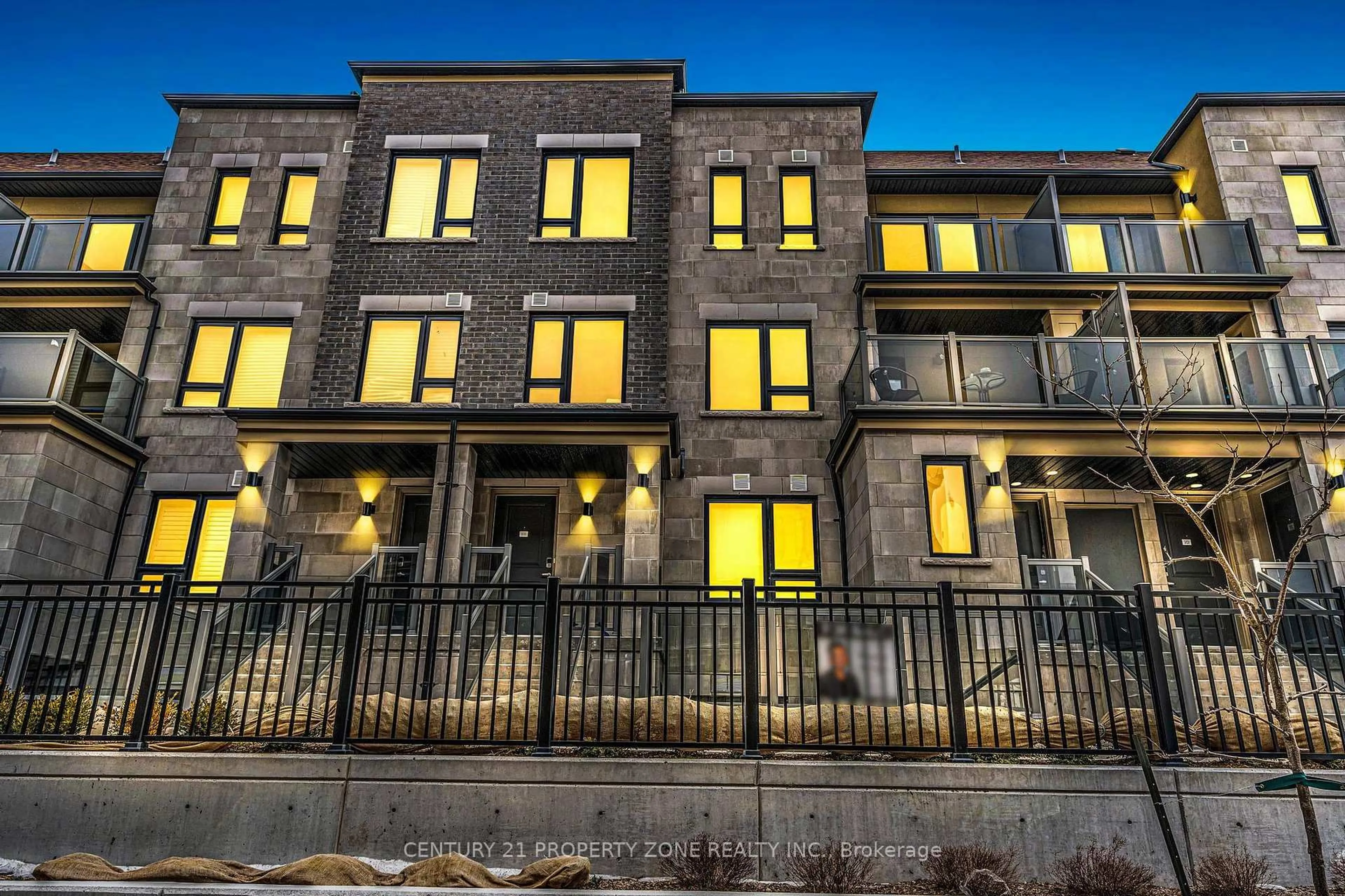 Patio, building for 6A Lookout Dr, Clarington Ontario L1C 7E9