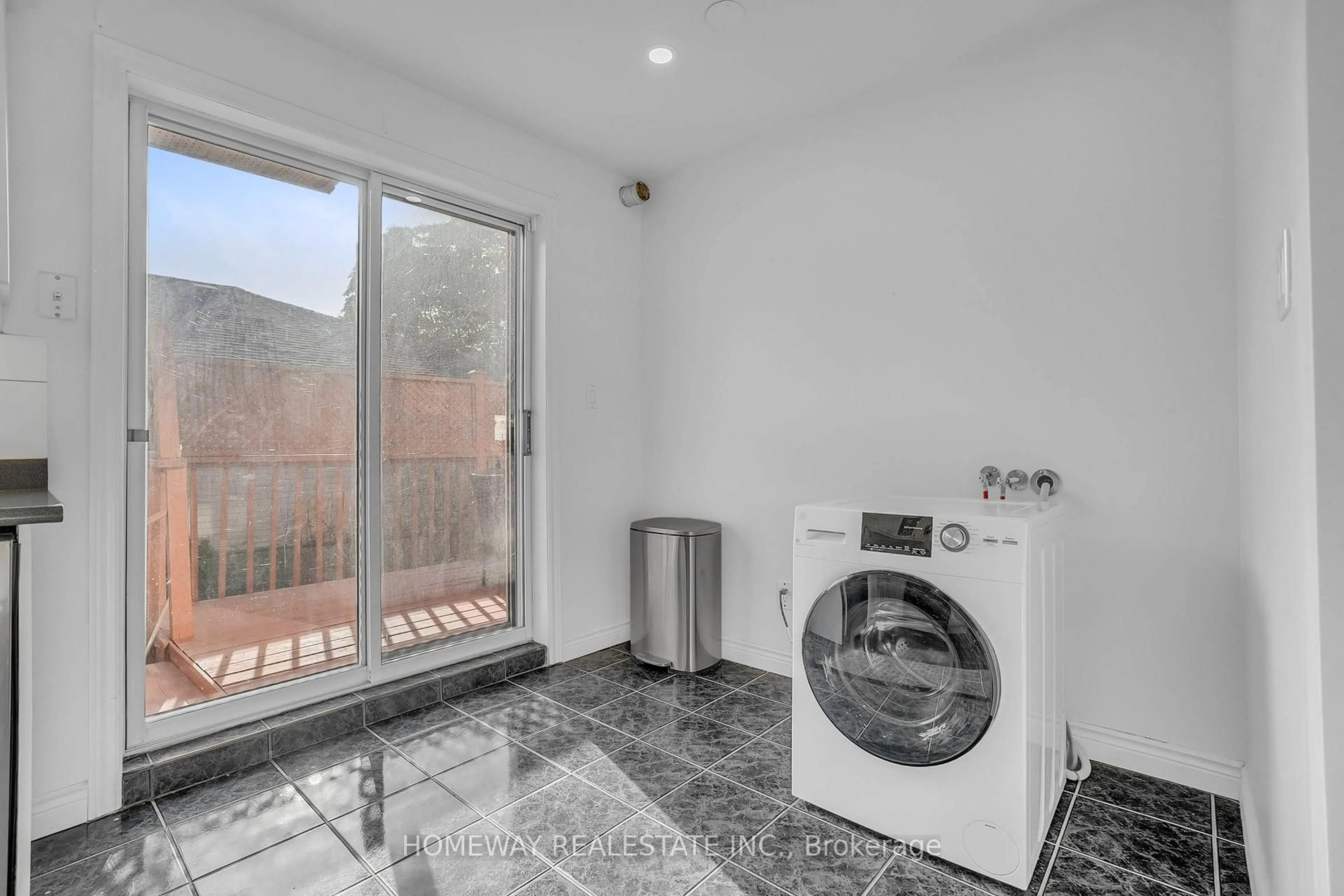 Laundry room for 34 Alpaca Dr, Toronto Ontario M1J 2Z7