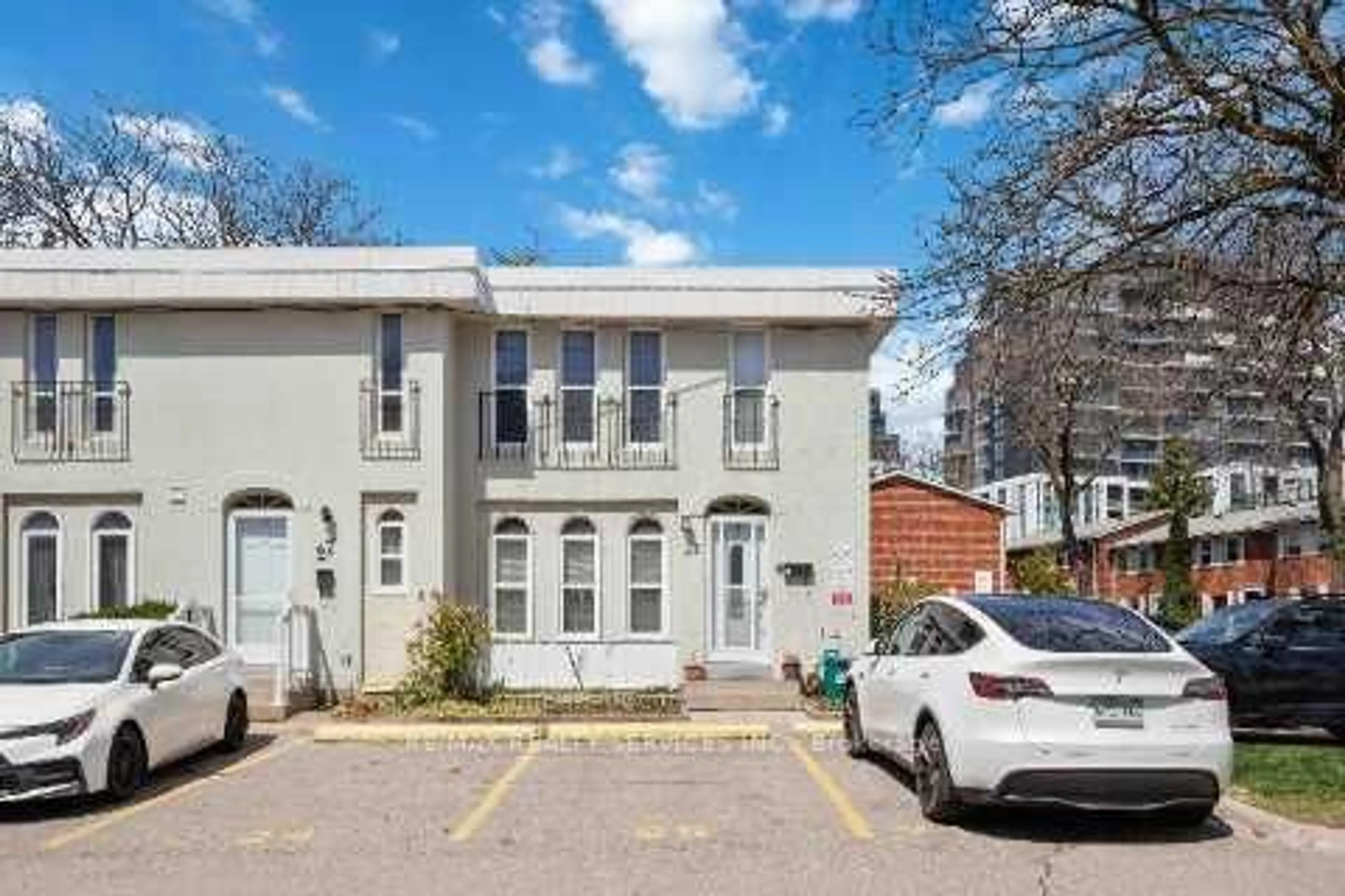A pic from outside/outdoor area/front of a property/back of a property/a pic from drone, street for 2075 Warden Ave #28, Toronto Ontario M1T 3R1