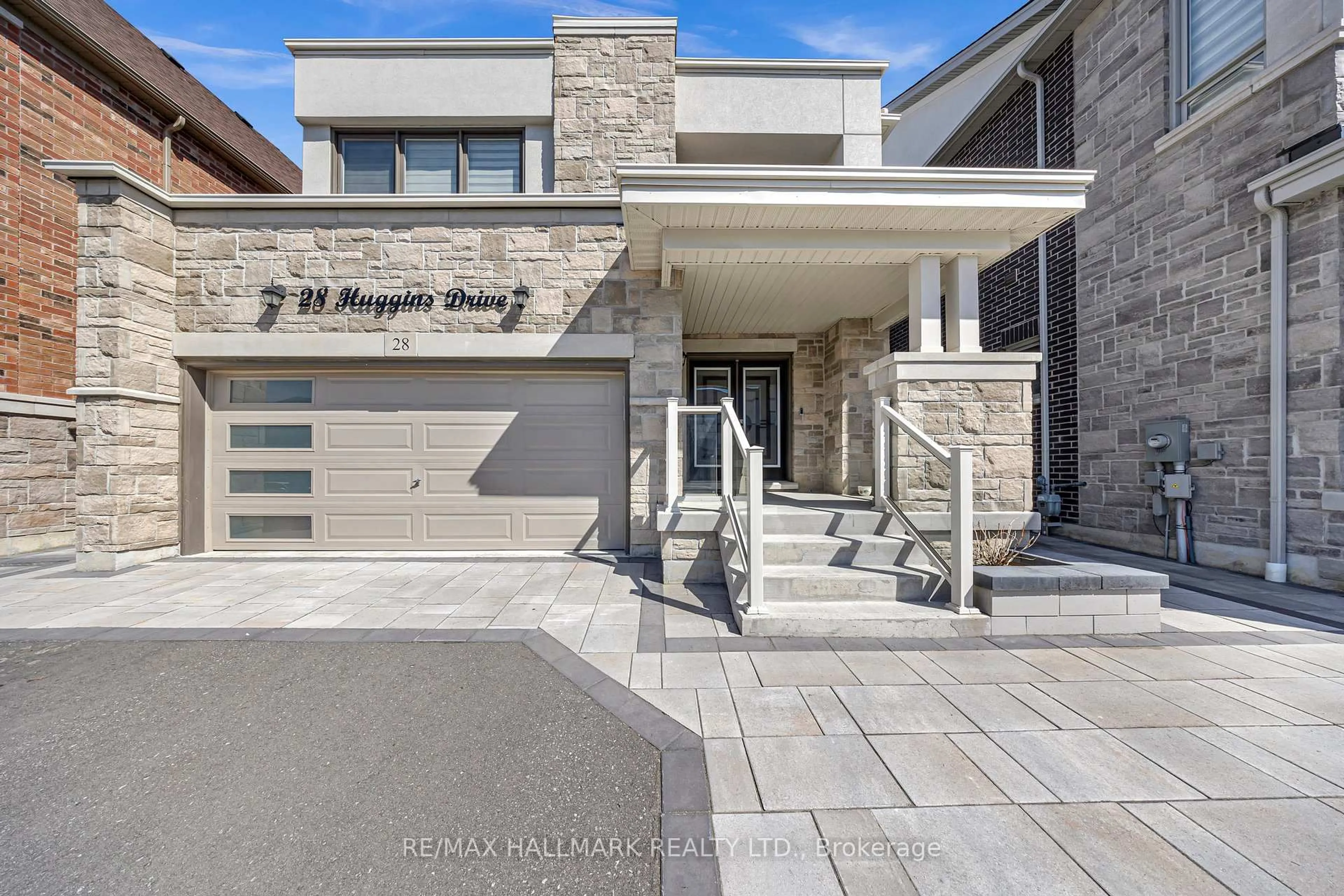 Unknown for 28 Huggins Dr, Whitby Ontario L1P 0N4