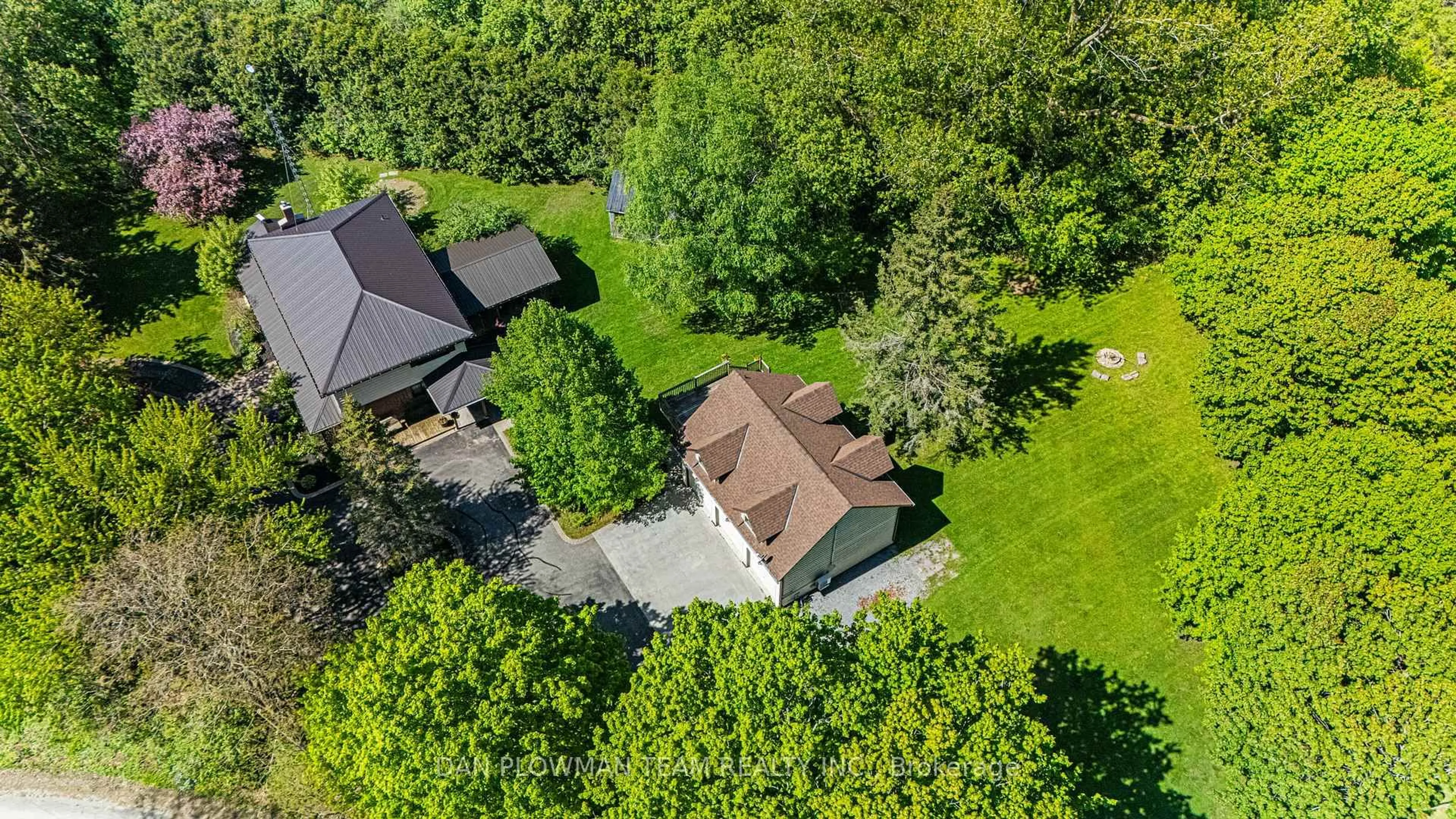 A pic from outside/outdoor area/front of a property/back of a property/a pic from drone, street for 8 Maple St, Clarington Ontario L1C 6N3
