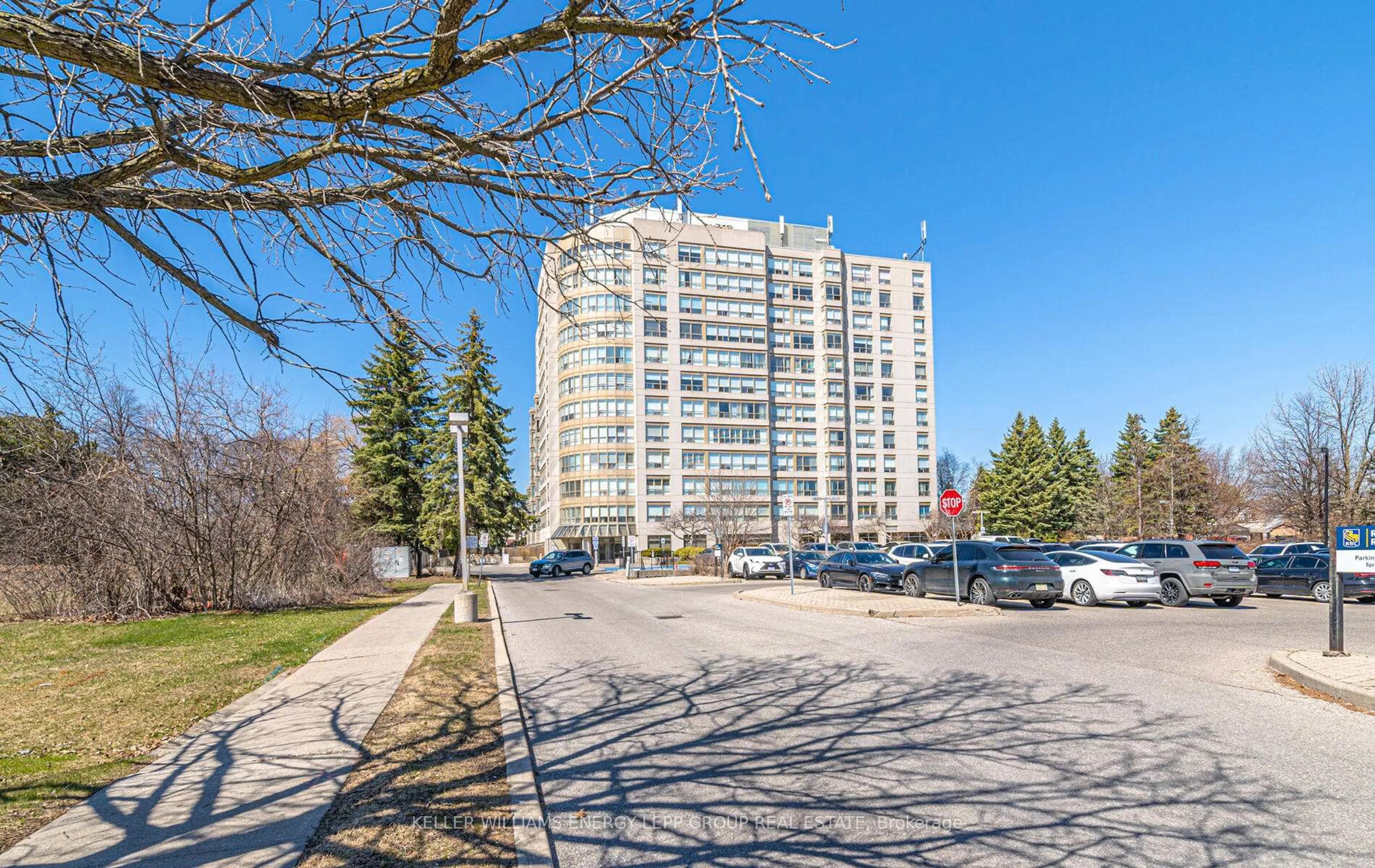Patio, unknown for 712 Rossland Rd #1007, Whitby Ontario L1N 9E8
