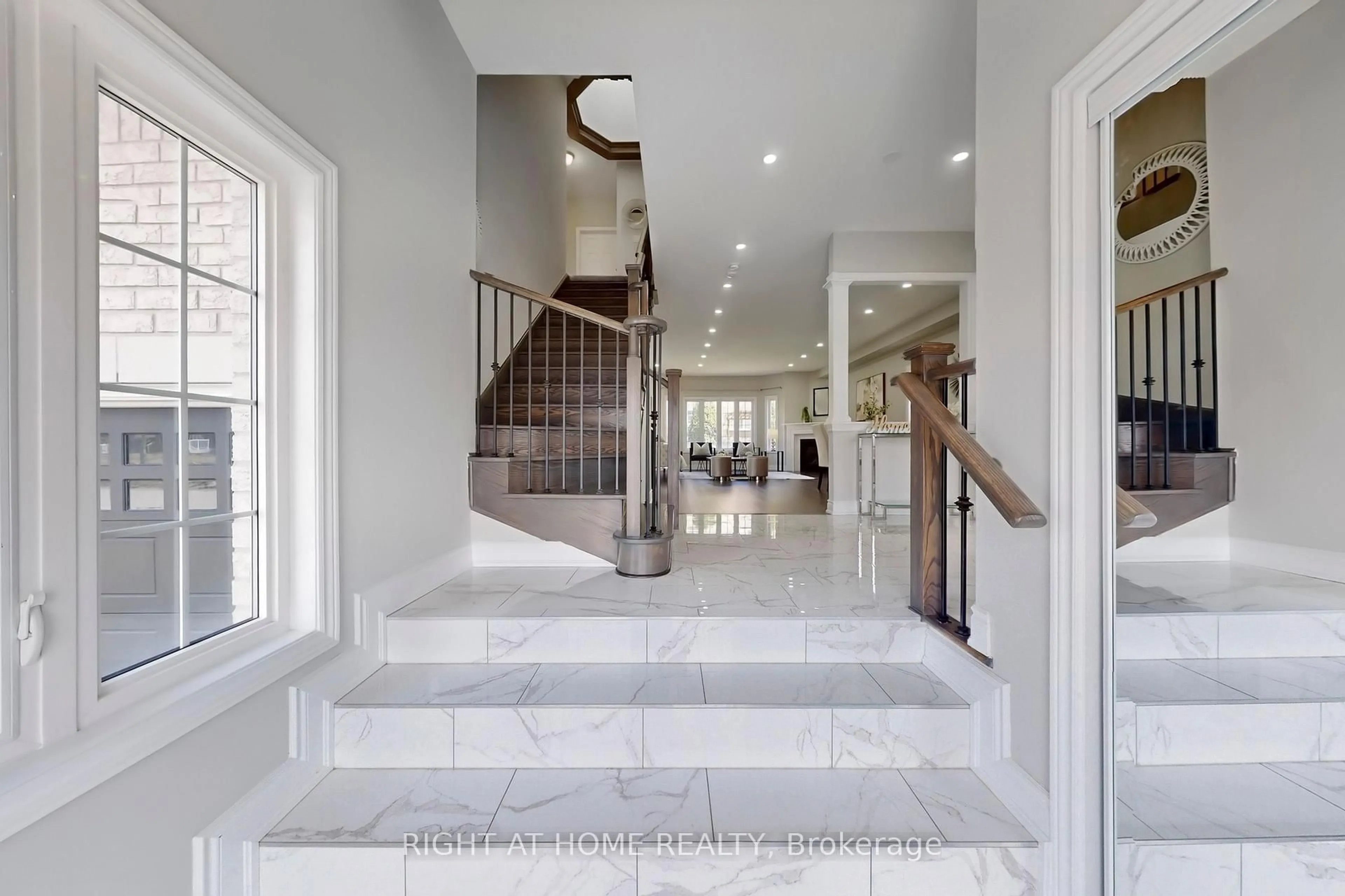 Indoor foyer for 19 Creedon Cres, Ajax Ontario L1T 4P7