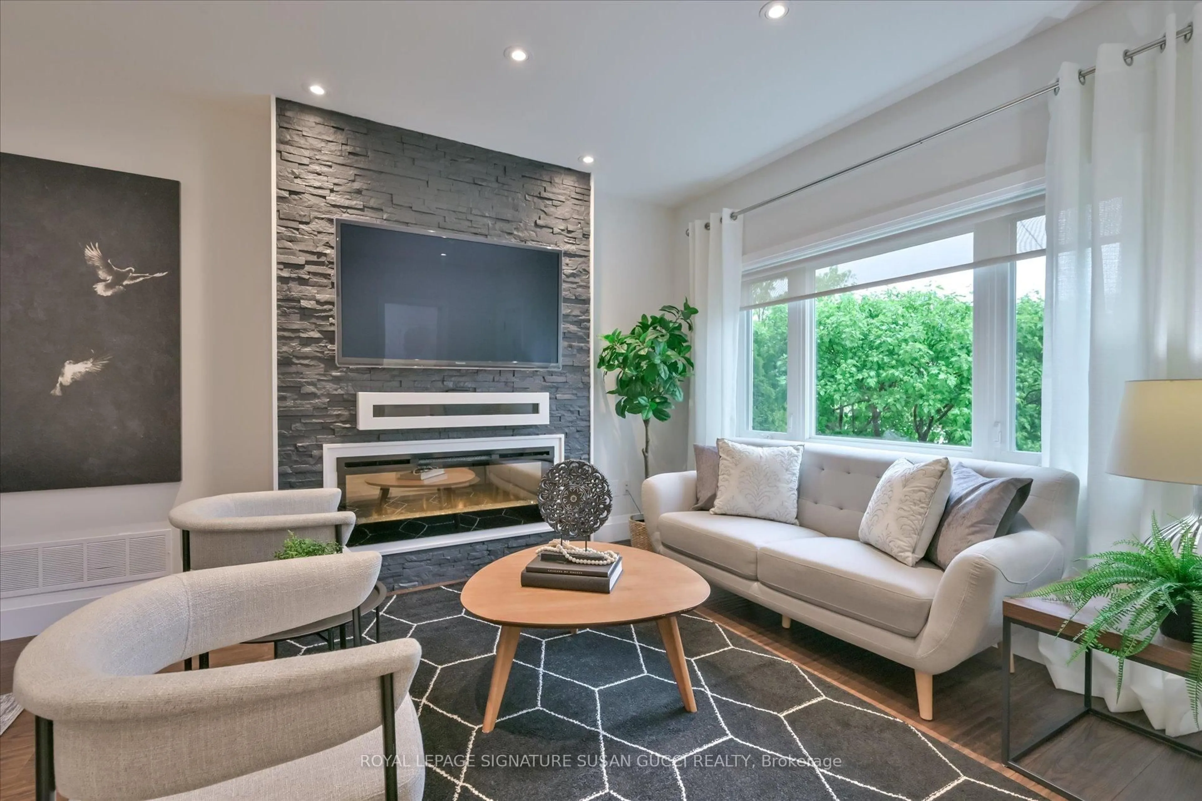Living room with furniture, unknown for 3 Athlone Rd, Toronto Ontario M4J 4H1