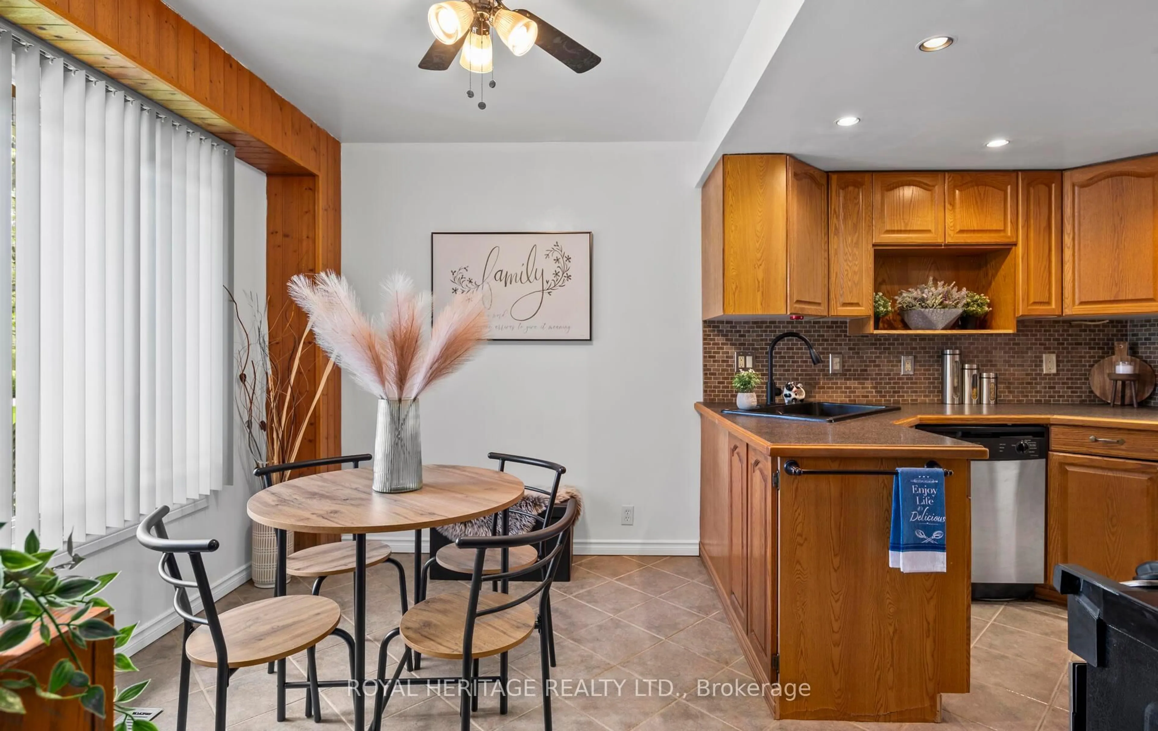 Open concept kitchen, ceramic/tile floor for 314 Rondeau Crt, Oshawa Ontario L1J 6N4