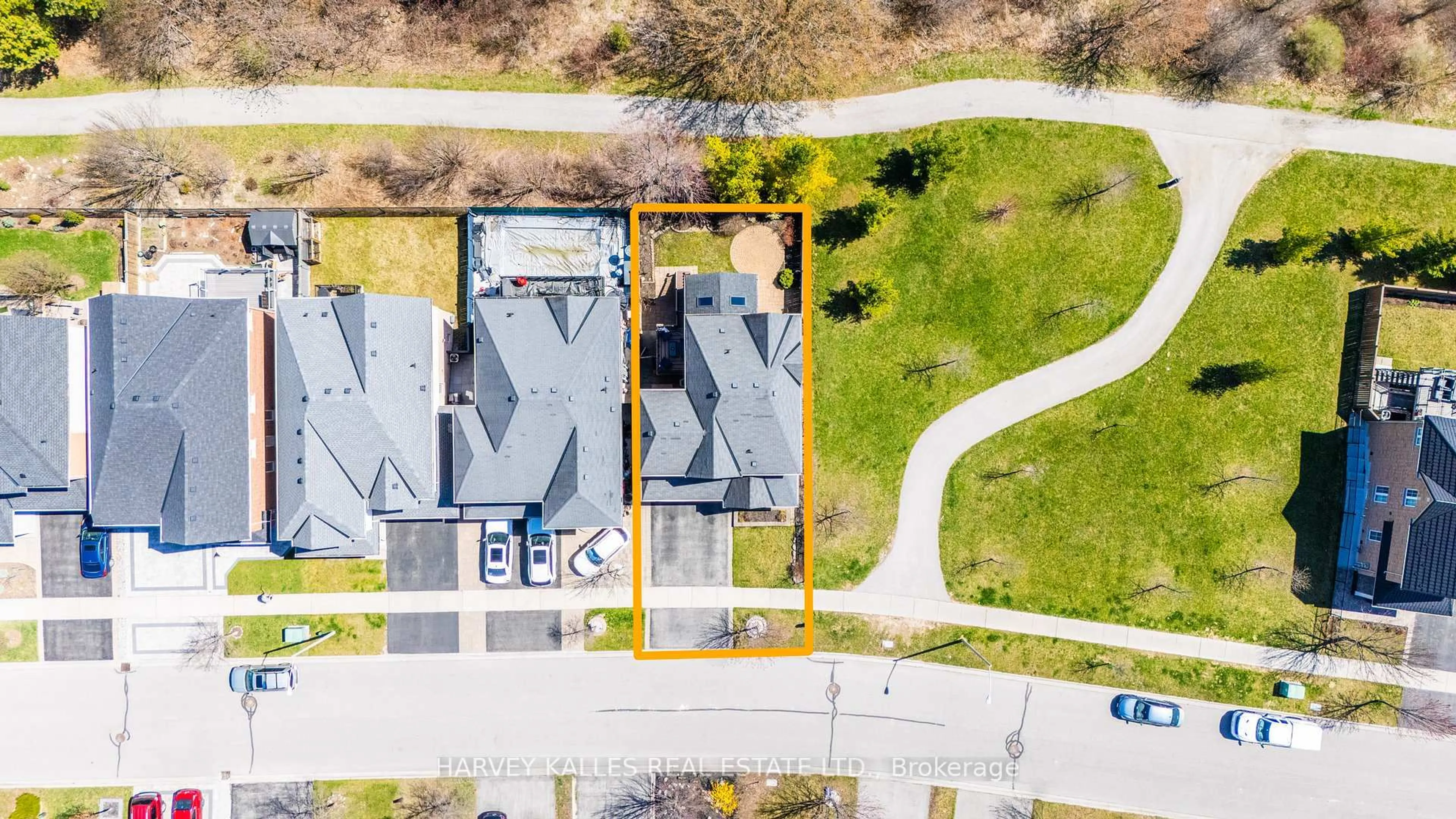 A pic from outside/outdoor area/front of a property/back of a property/a pic from drone, street for 41 Galea Dr, Ajax Ontario L1Z 0J7
