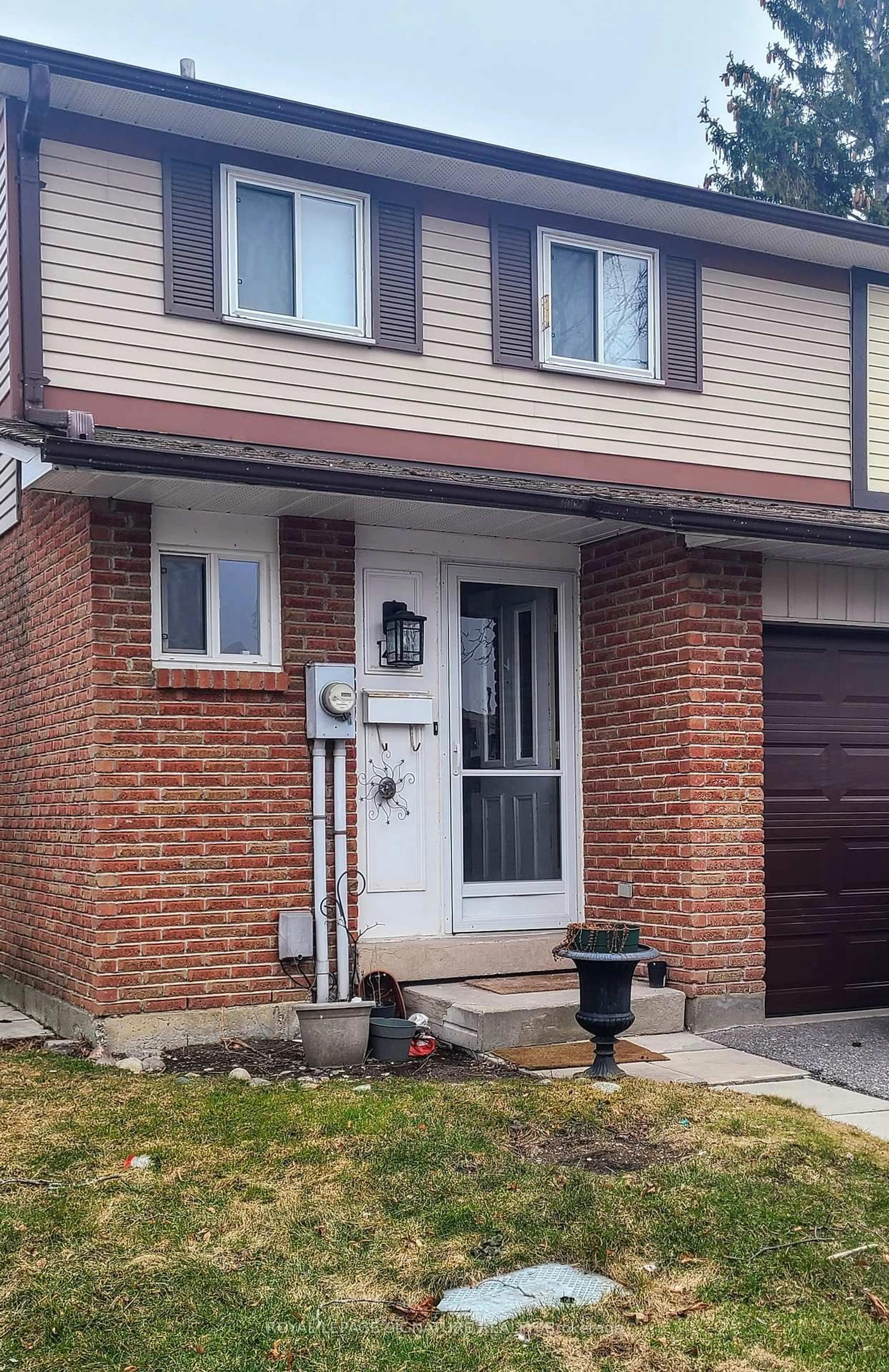 Home with brick exterior material, street for 44 Parker Cres, Ajax Ontario L1S 3R5