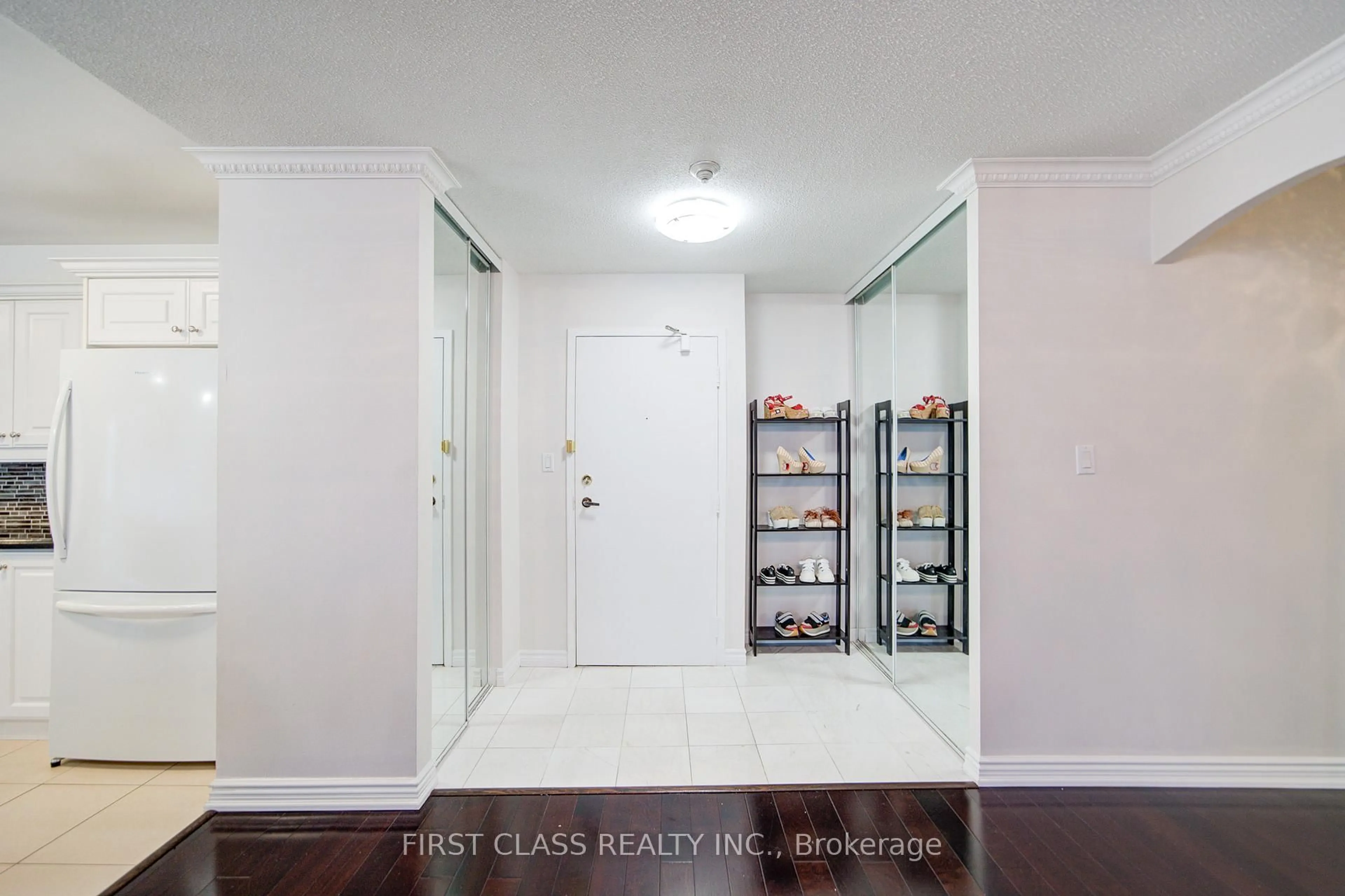 Indoor entryway for 25 Bamburgh Circ #138, Toronto Ontario M1W 3W2