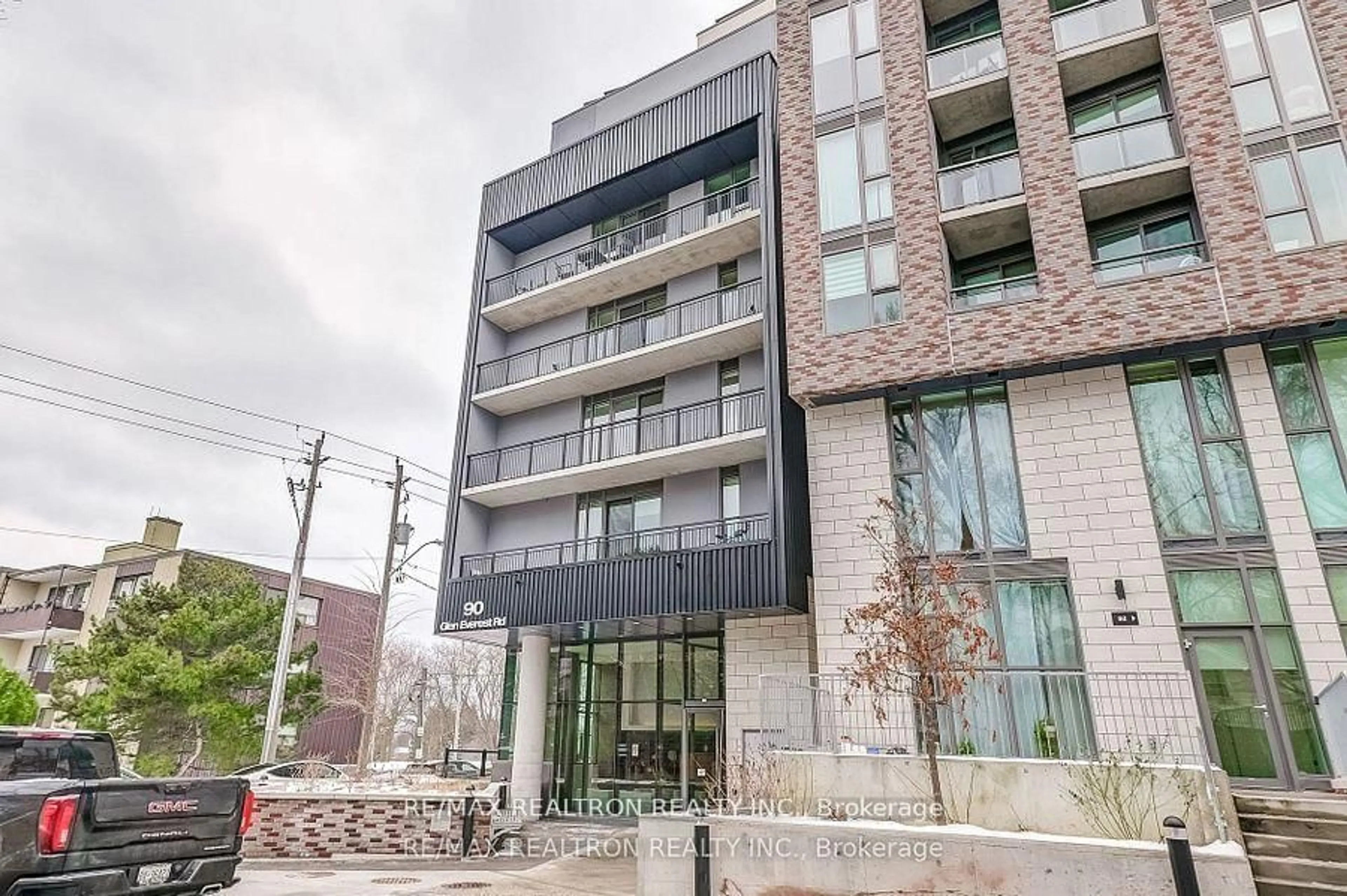 Indoor foyer for 90 Glen Everest Rd #324, Toronto Ontario M1N 0C3