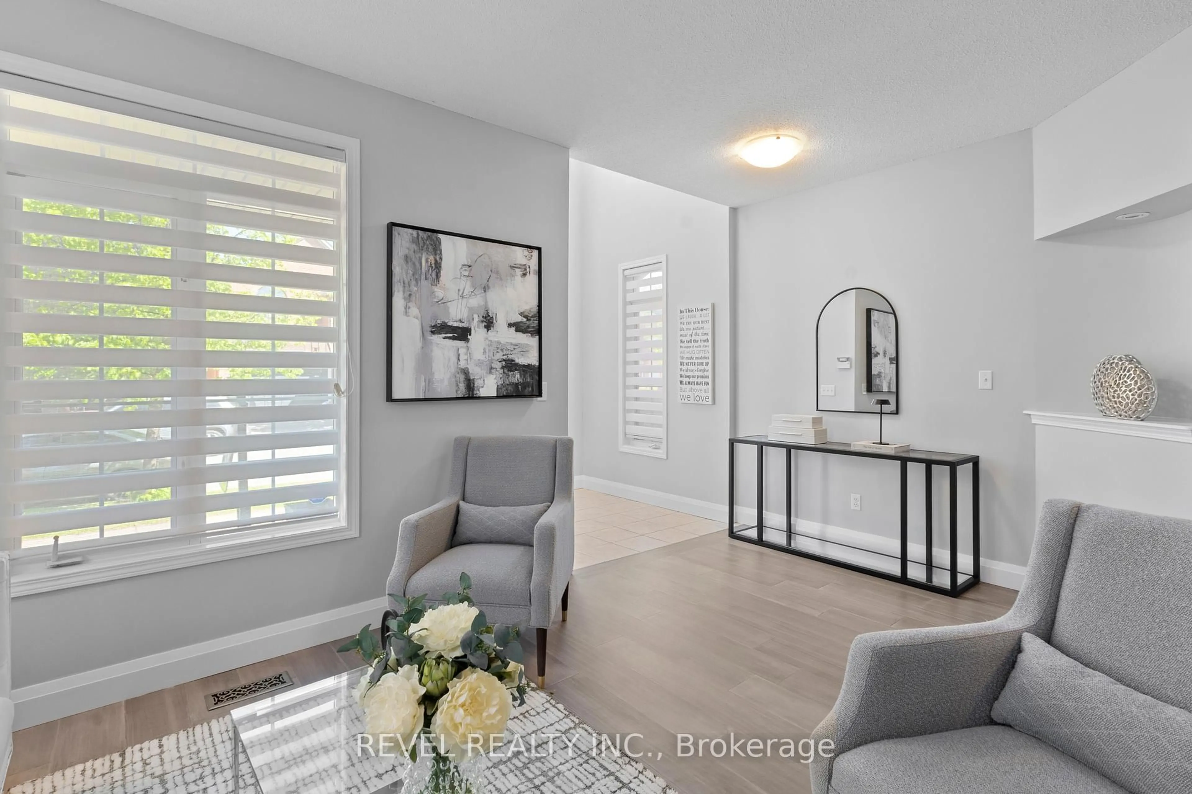 Indoor entryway for 31 Dent St, Ajax Ontario L1T 4G1