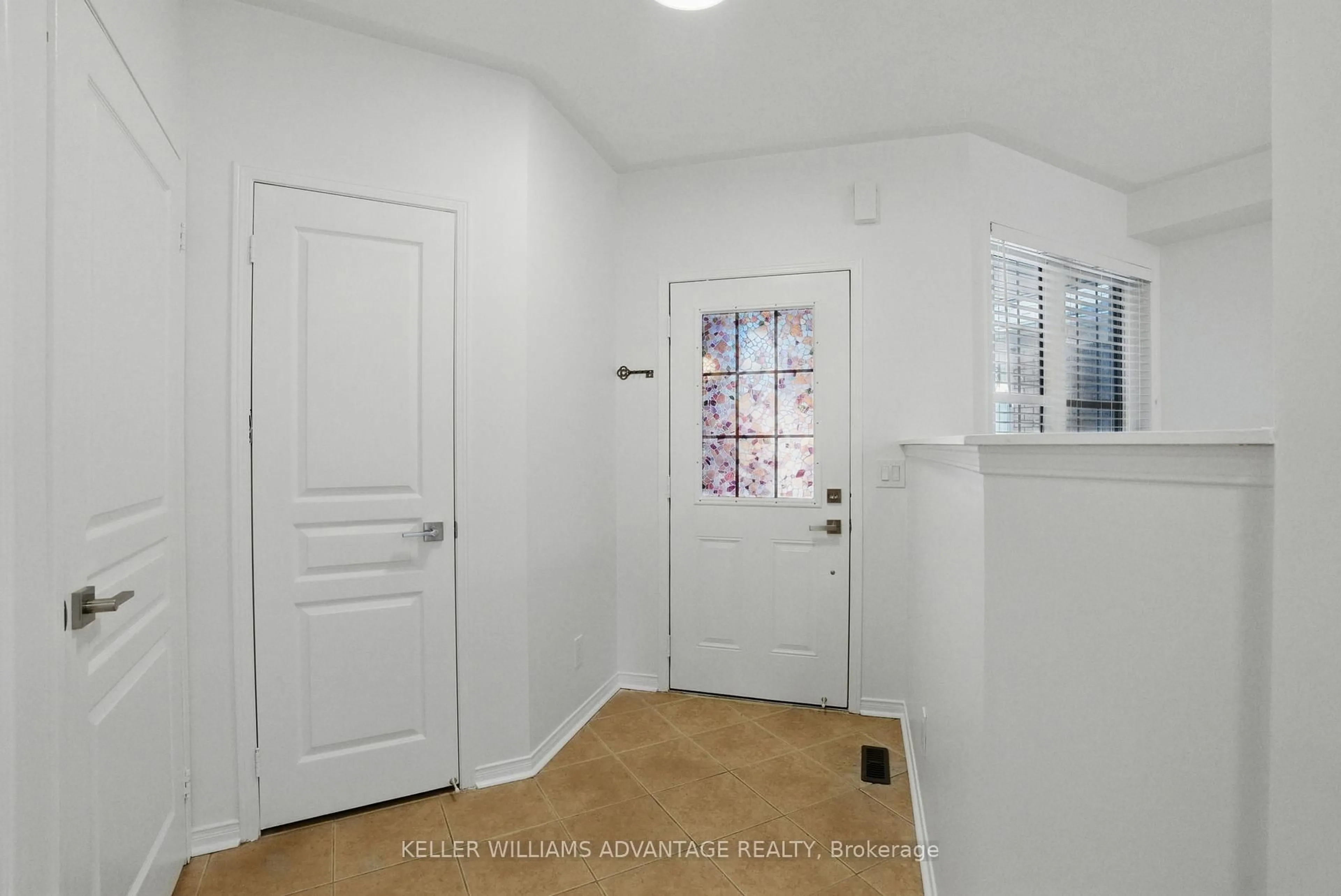 Indoor entryway for 23 Kressman Crt, Whitby Ontario L1P 0A1