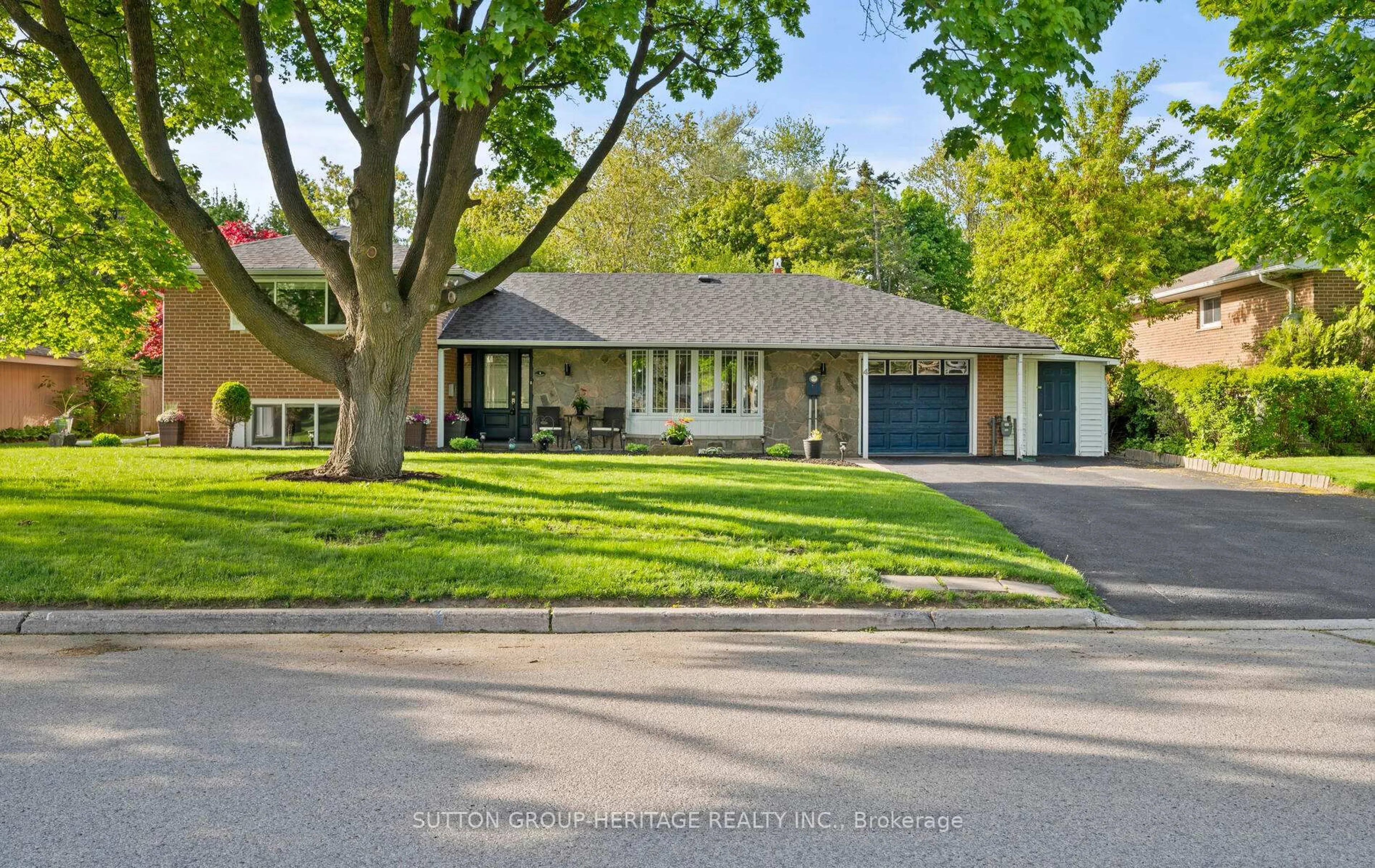 Unknown for 4 Clarelyn Blvd, Ajax Ontario L1S 6G9