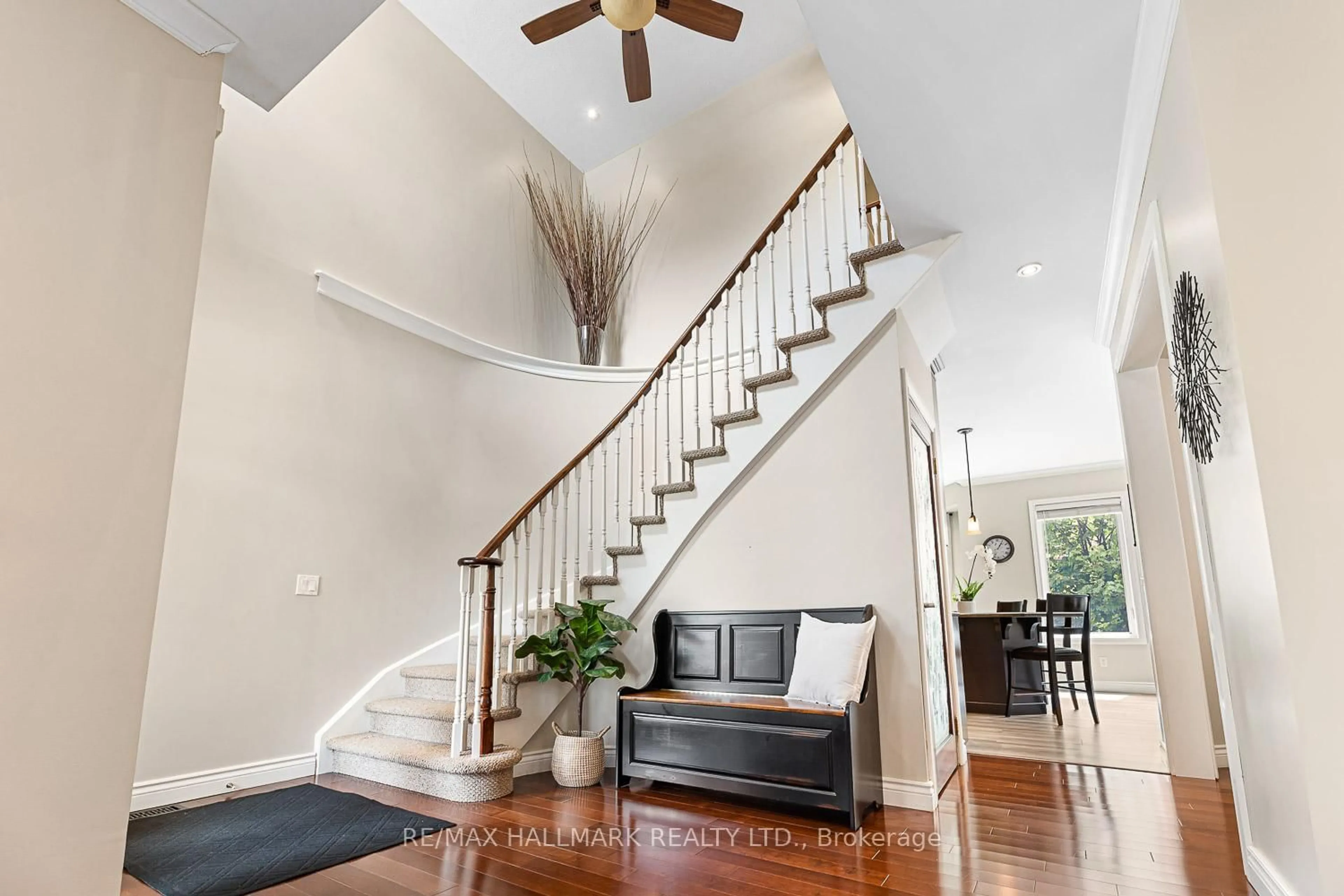Indoor entryway for 105 Secord St, Pickering Ontario L1V 6V6