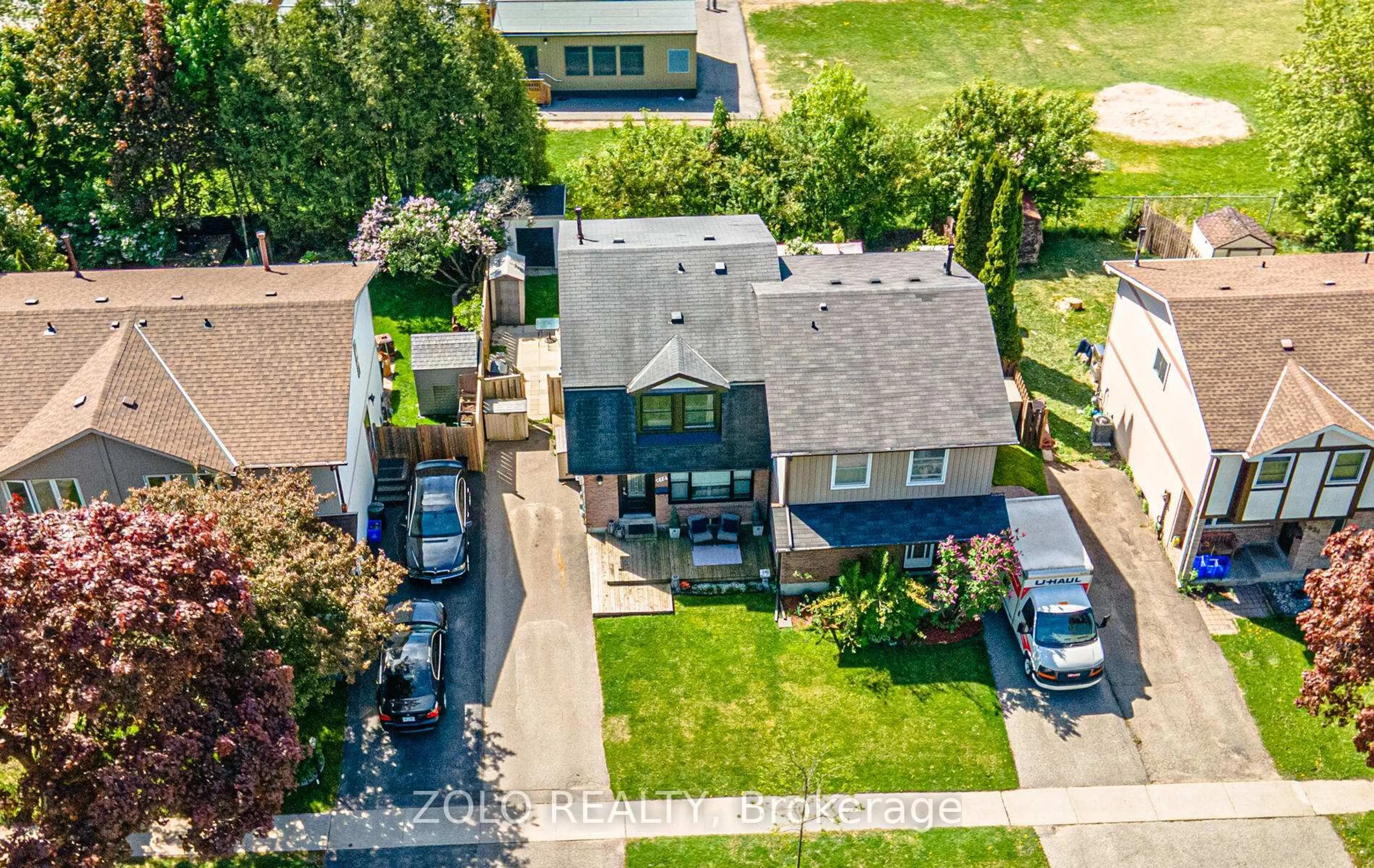 A pic from outside/outdoor area/front of a property/back of a property/a pic from drone, street for 618 Galahad Dr, Oshawa Ontario L1K 1M2