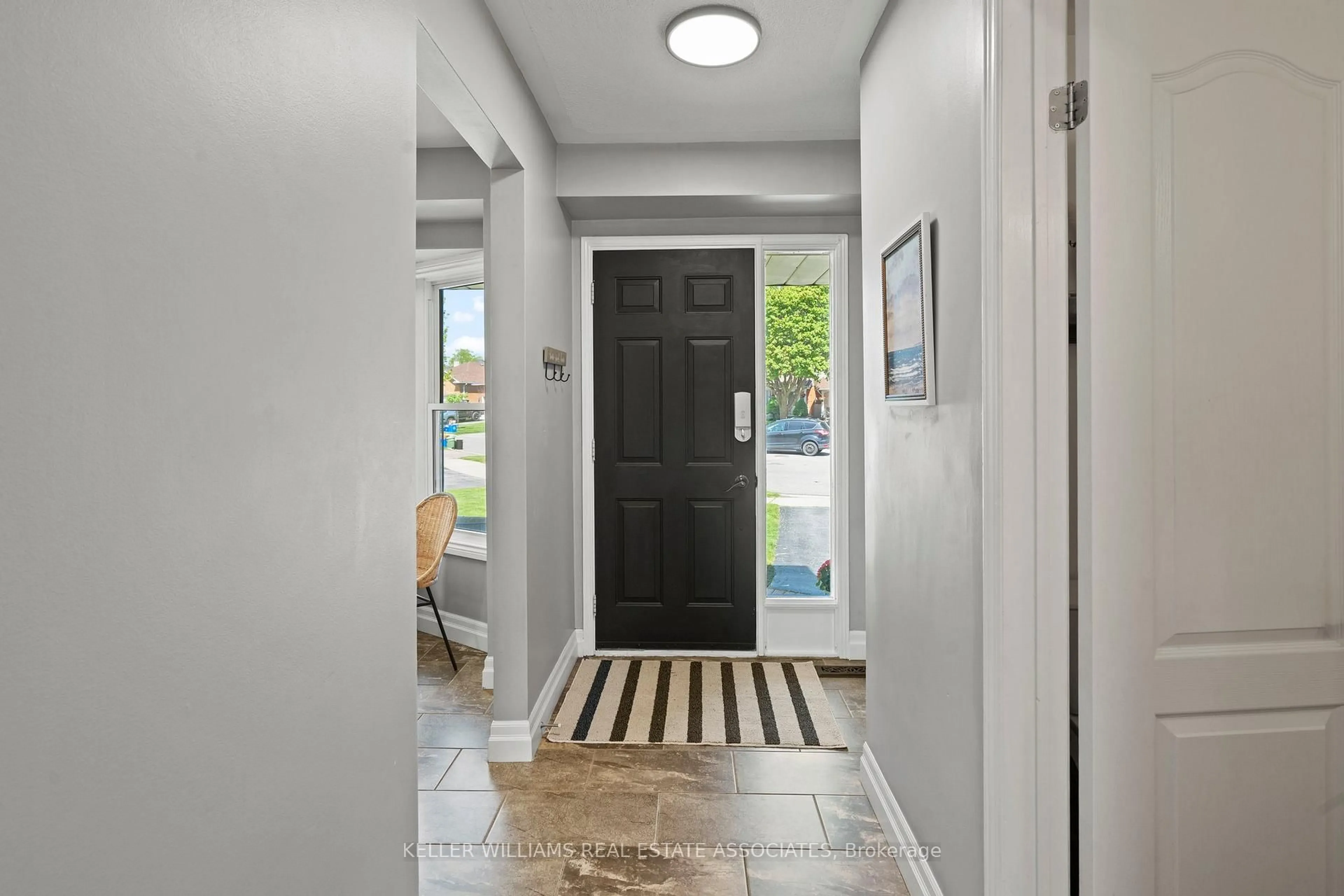 Indoor entryway for 19 Soper Crt, Clarington Ontario L1C 4H9