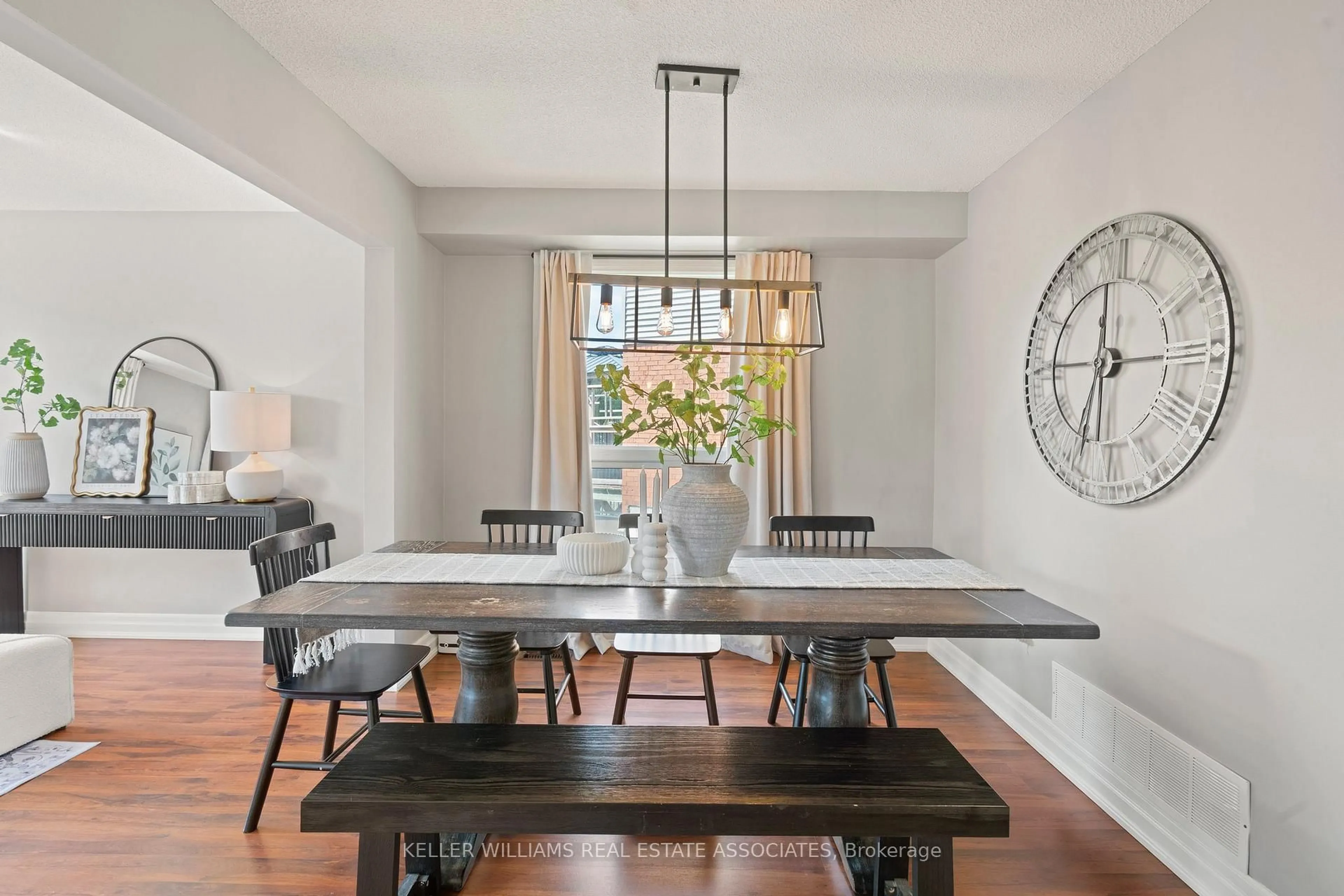 Dining room, unknown for 19 Soper Crt, Clarington Ontario L1C 4H9