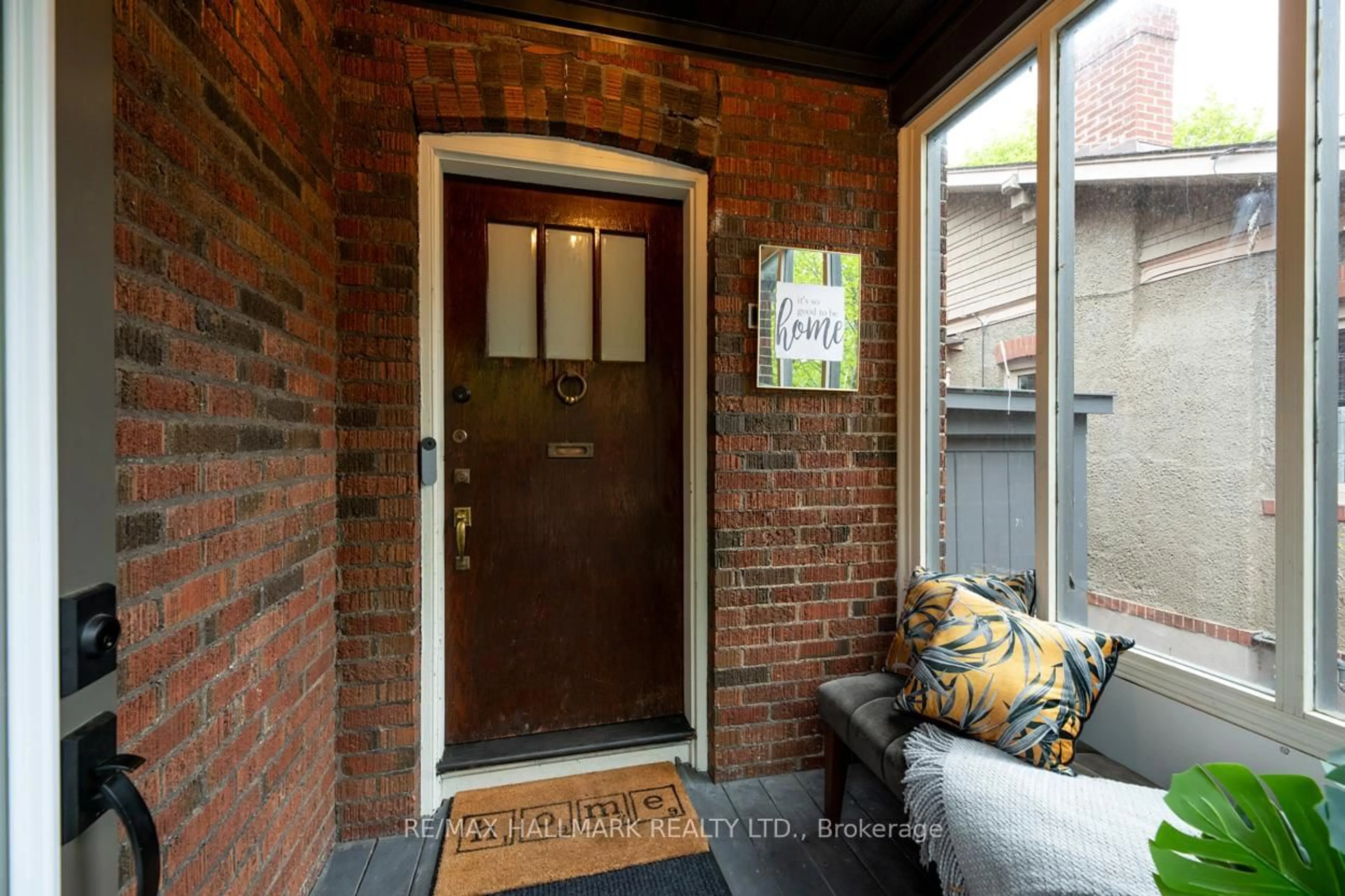 Indoor entryway for 12 Avalon Blvd, Toronto Ontario M1N 3J2