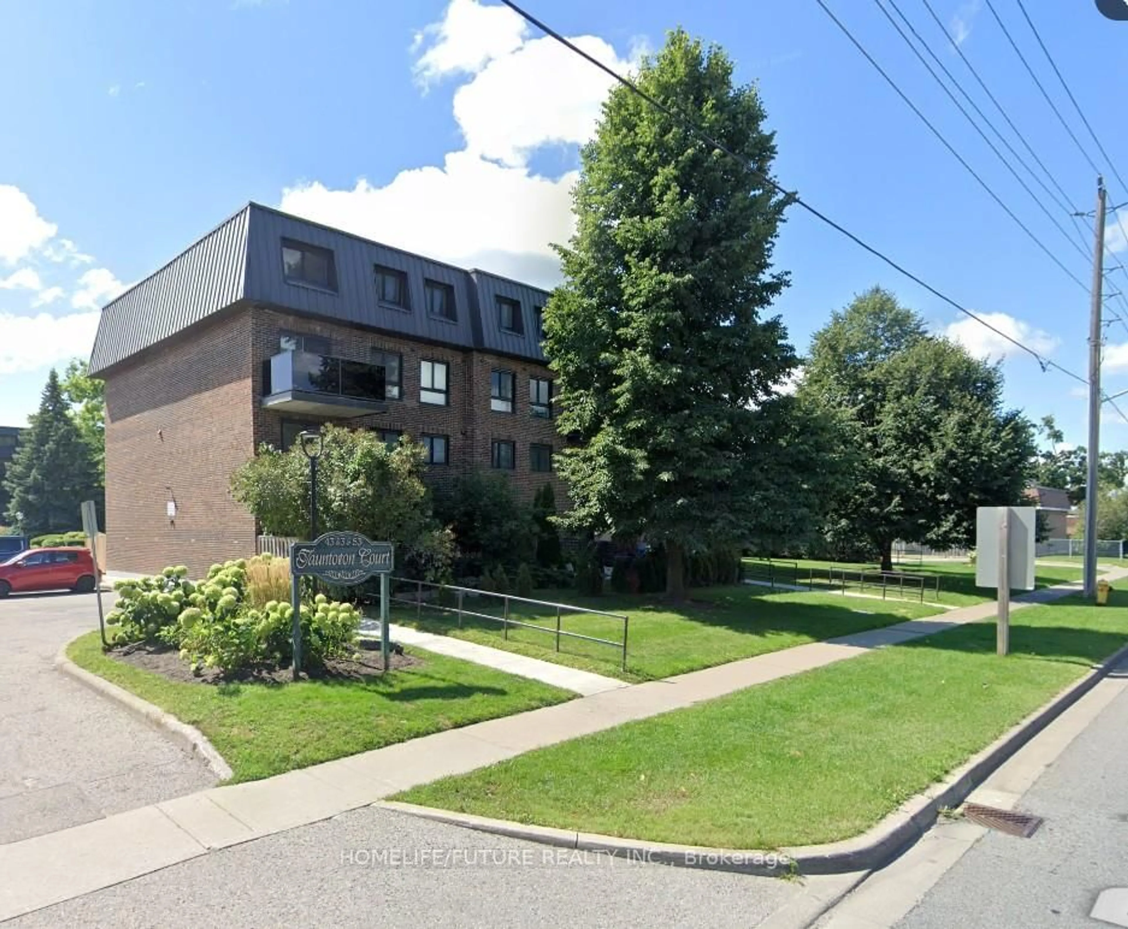 A pic from outside/outdoor area/front of a property/back of a property/a pic from drone, street for 43 Taunton Rd #43, Oshawa Ontario L1G 3T6