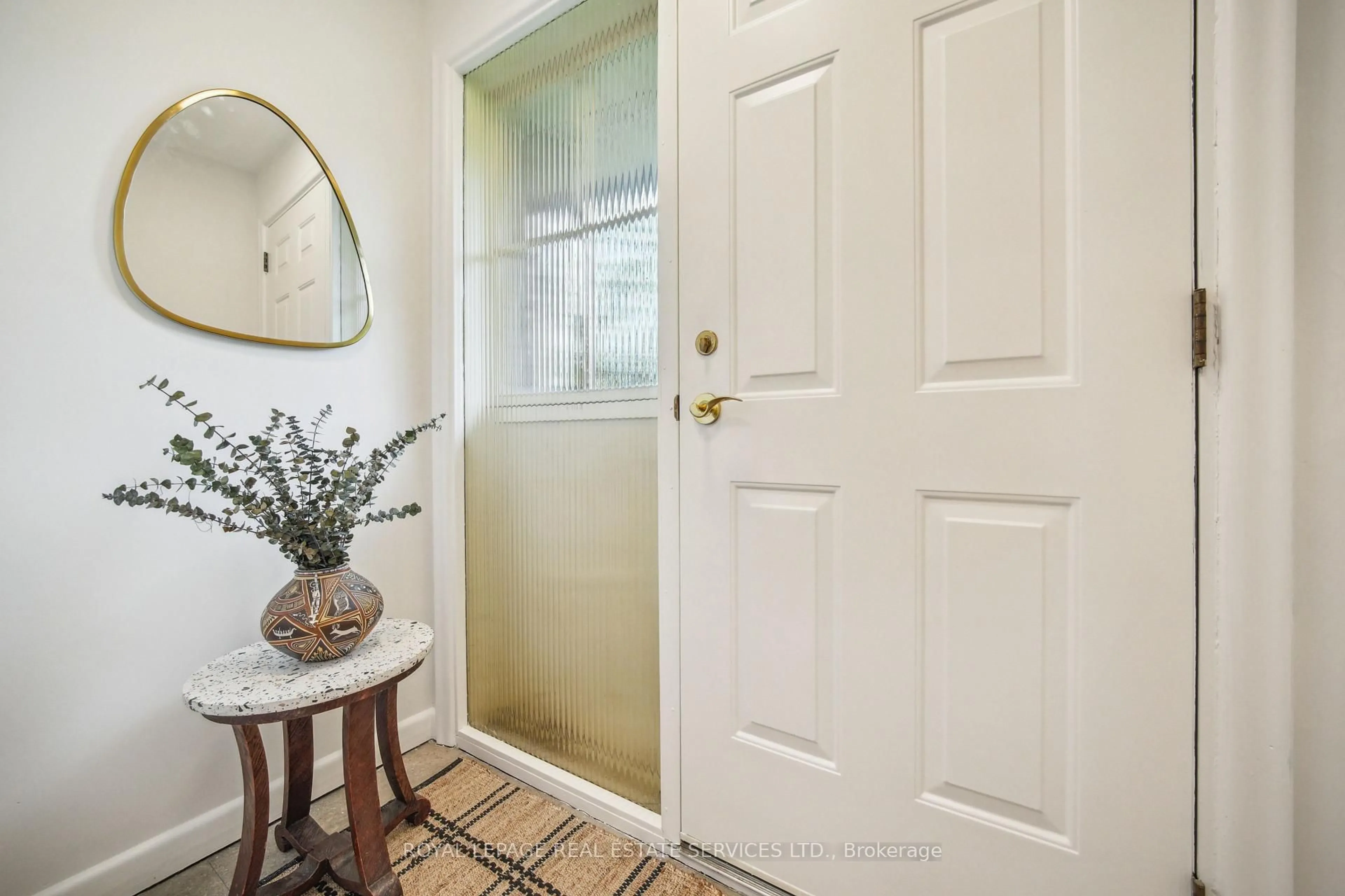 Indoor entryway for 113 Crocus Dr, Toronto Ontario M1R 4T4