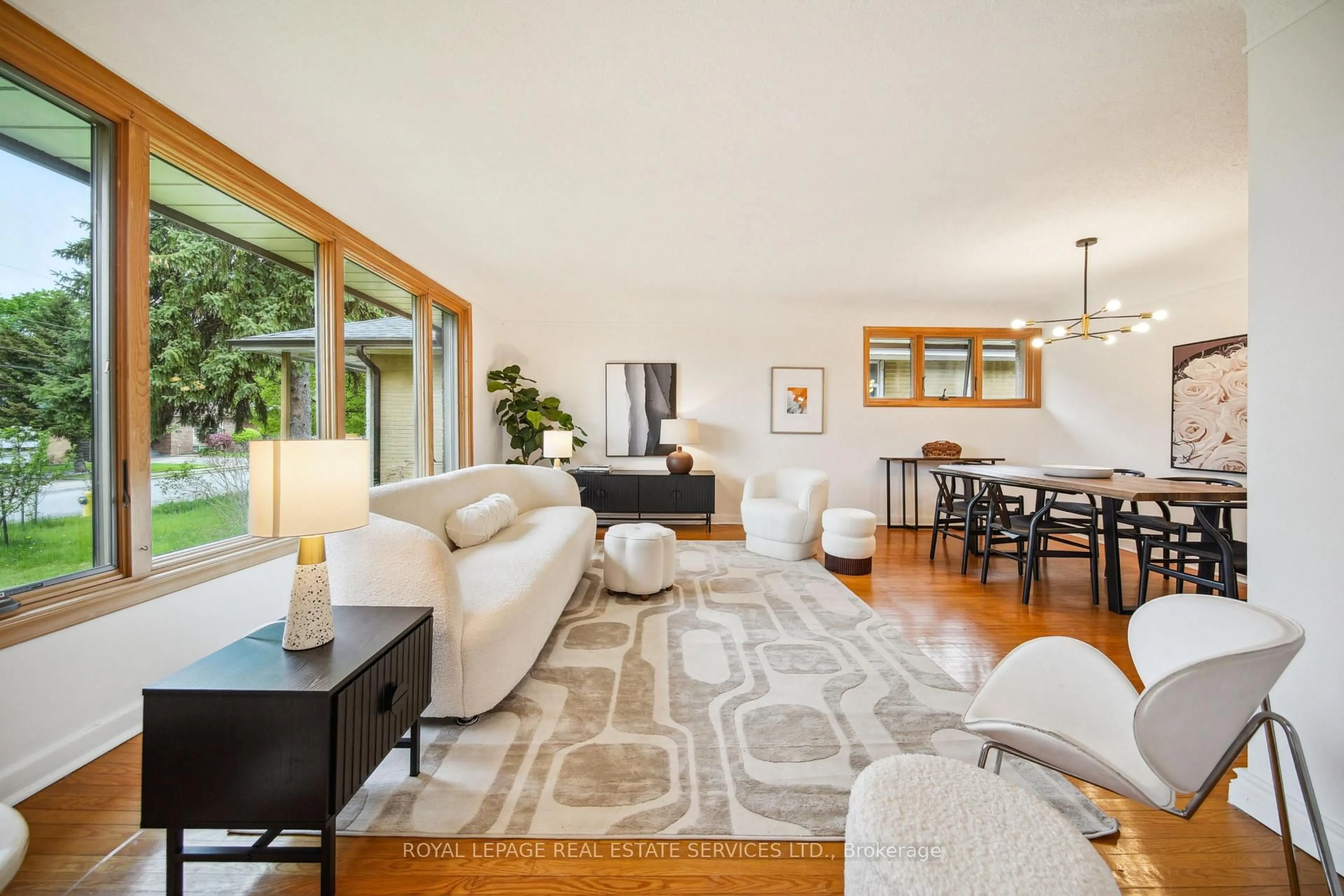 Living room with furniture, unknown for 113 Crocus Dr, Toronto Ontario M1R 4T4