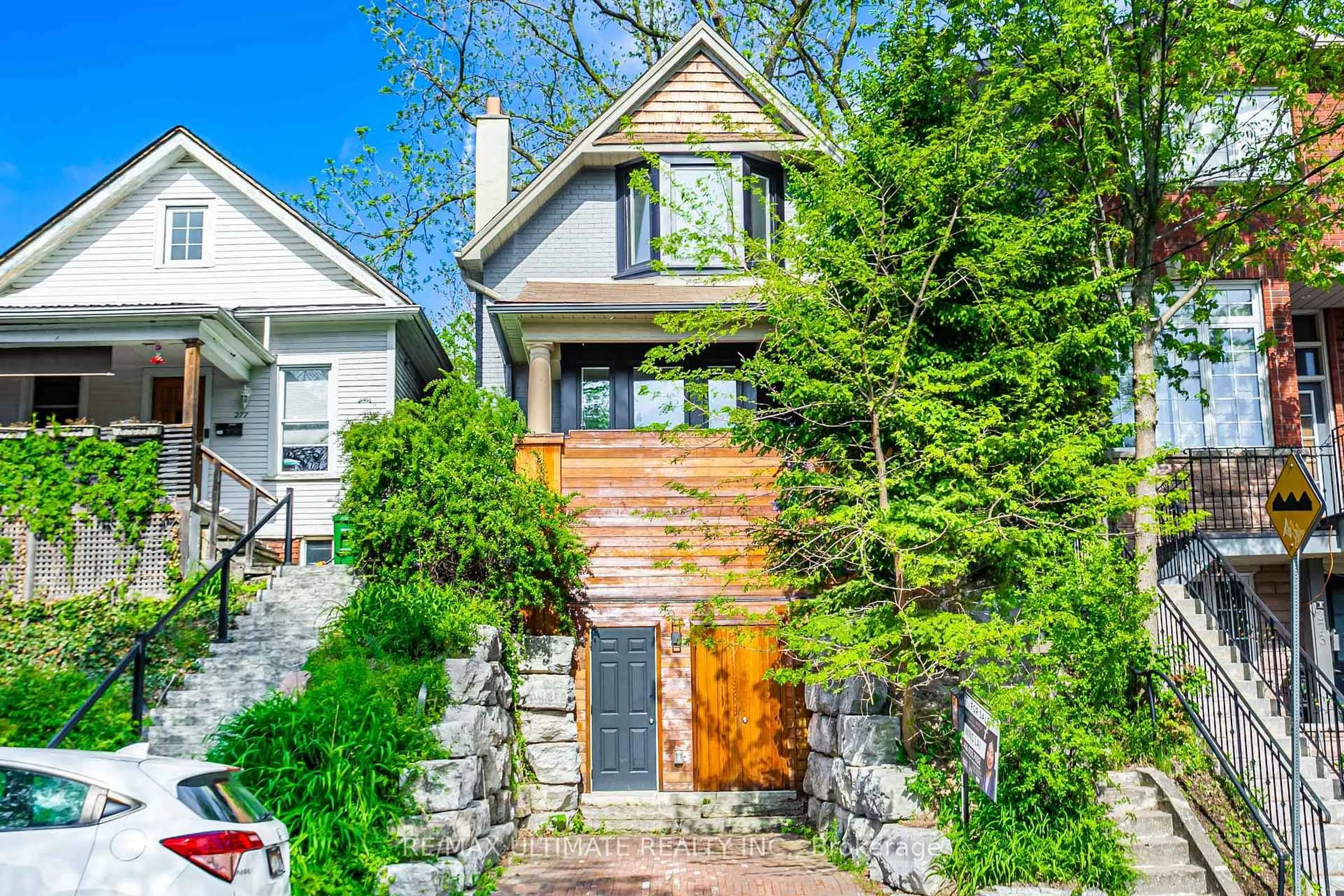 Home with brick exterior material, street for 275 Kenilworth Ave, Toronto Ontario M4L 3S9