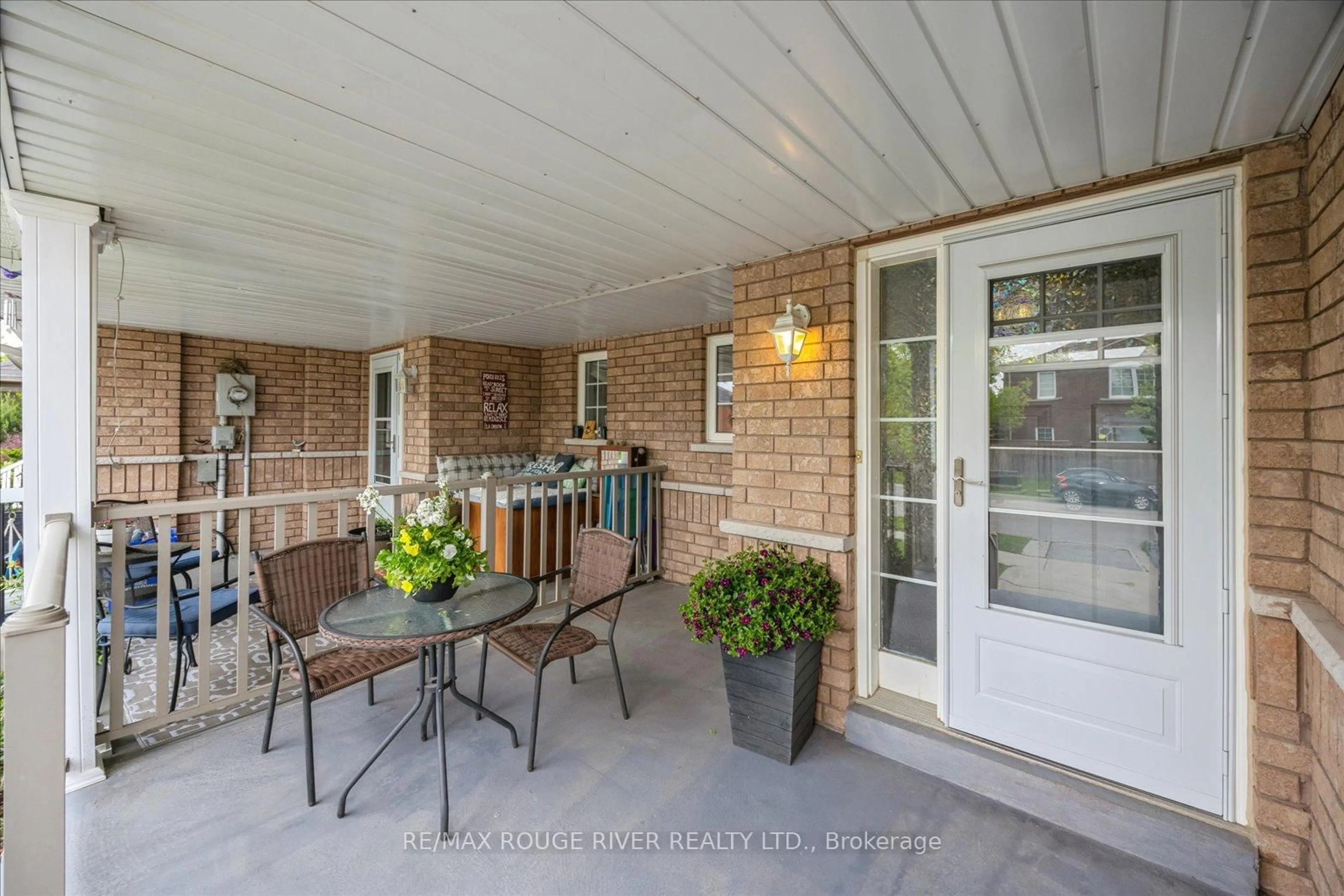 Patio, street for 37 Sinden Dr, Whitby Ontario L1M 2B8