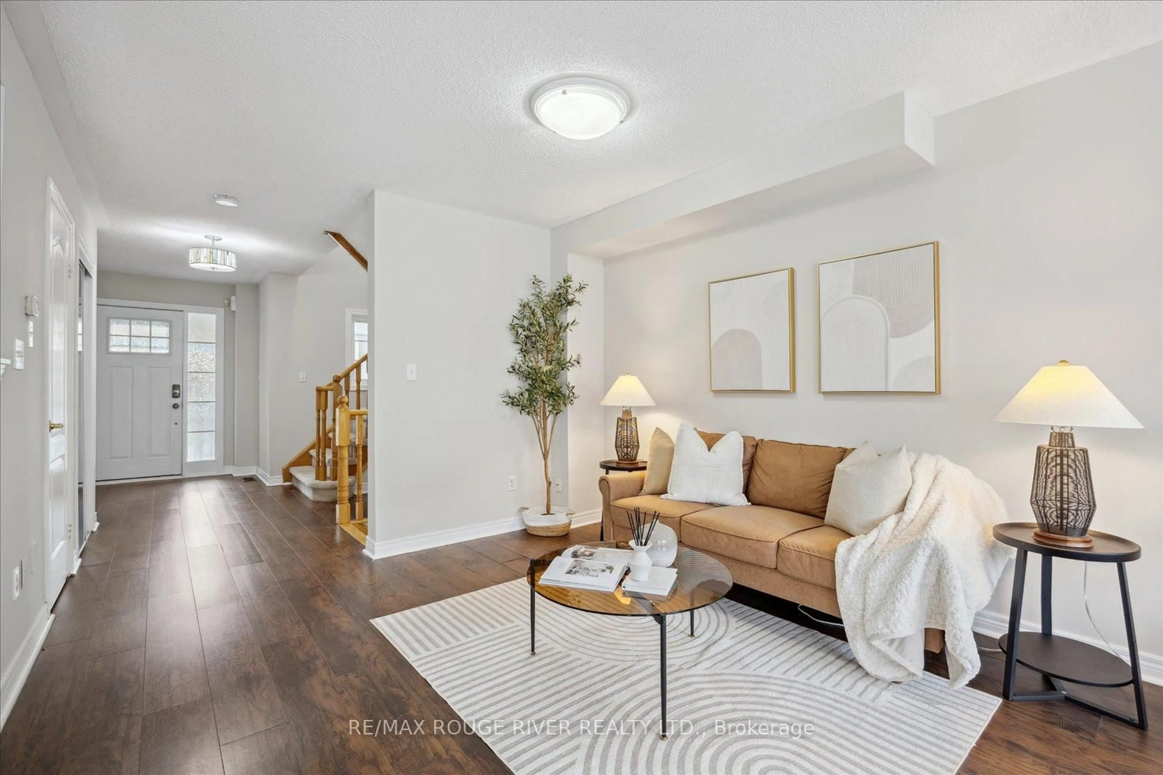 Living room with furniture, unknown for 37 Sinden Dr, Whitby Ontario L1M 2B8